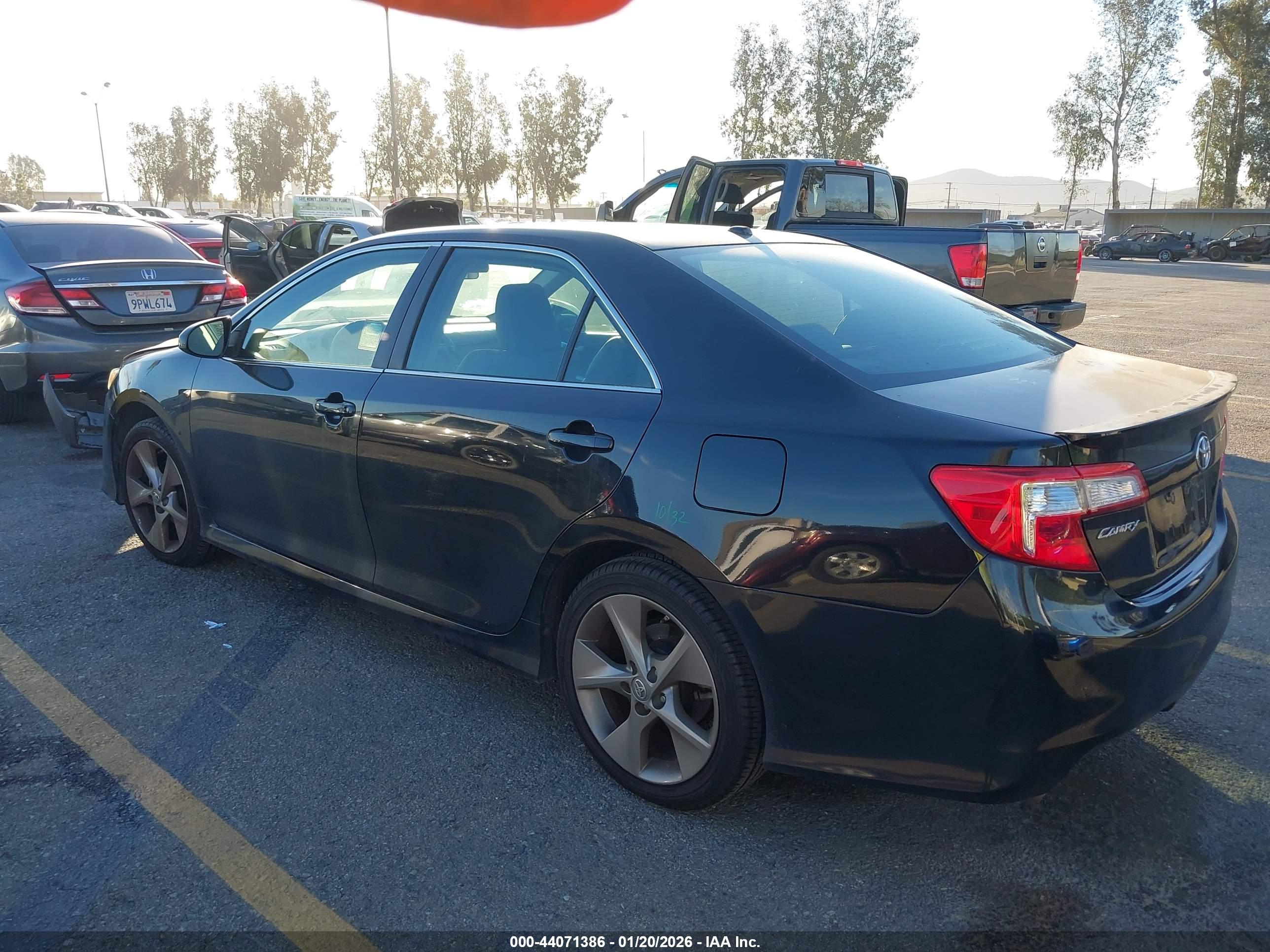 TOYOTA CAMRY image 3