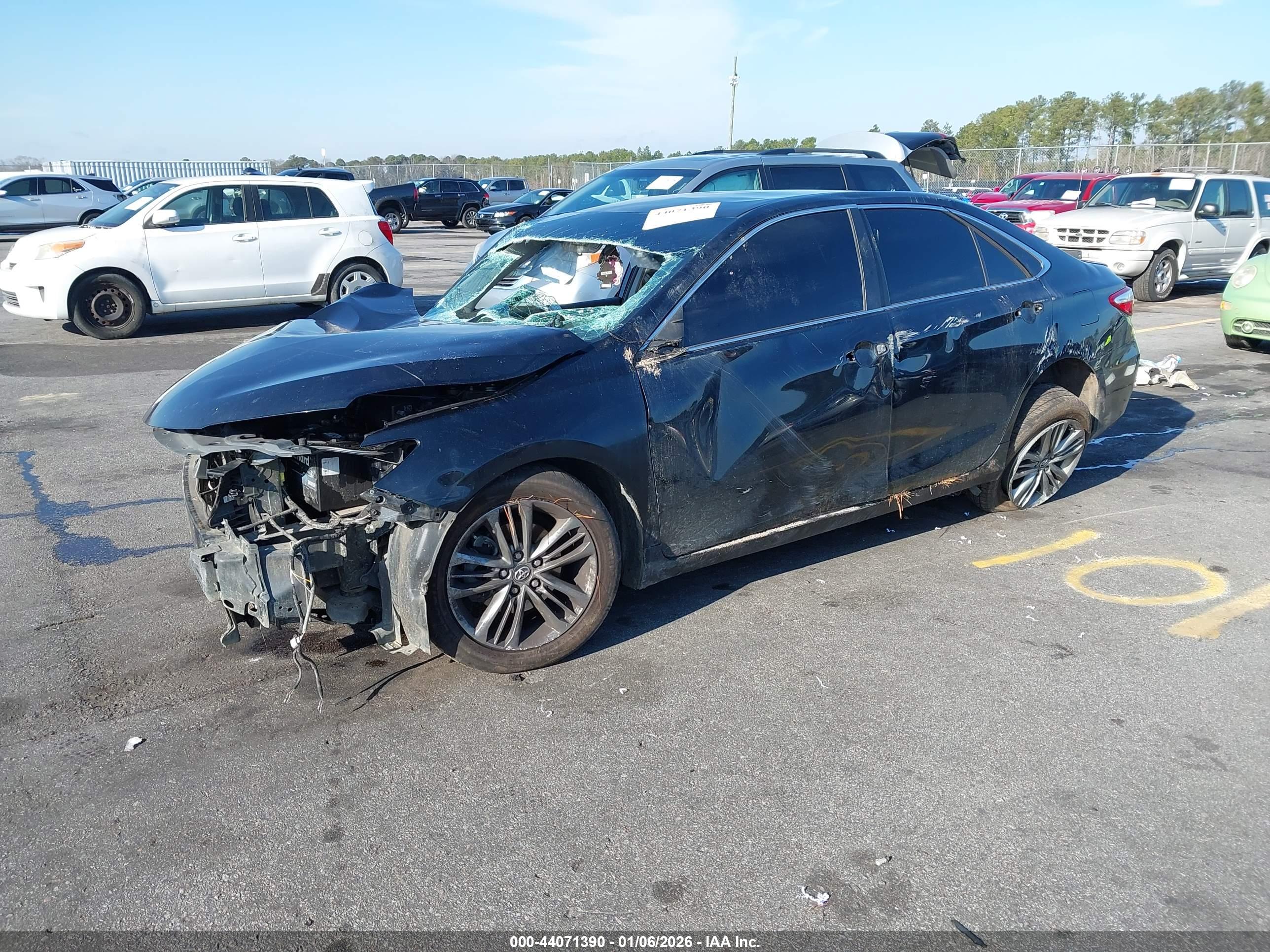 TOYOTA CAMRY image 2