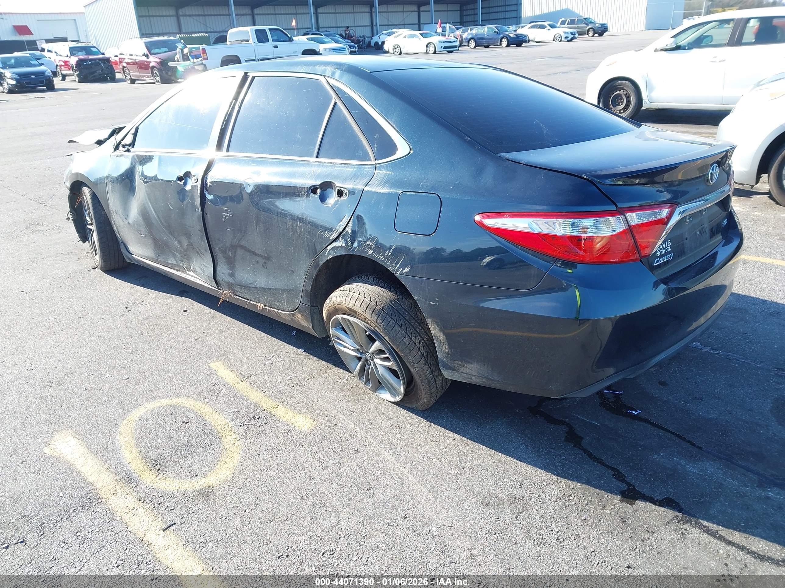 TOYOTA CAMRY image 3