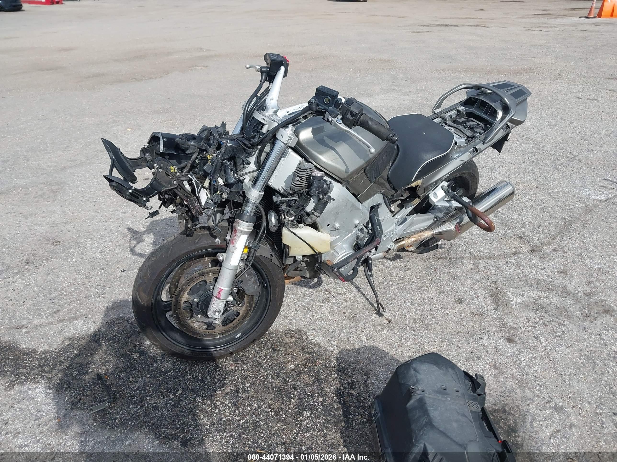 YAMAHA FJR1300 image 2