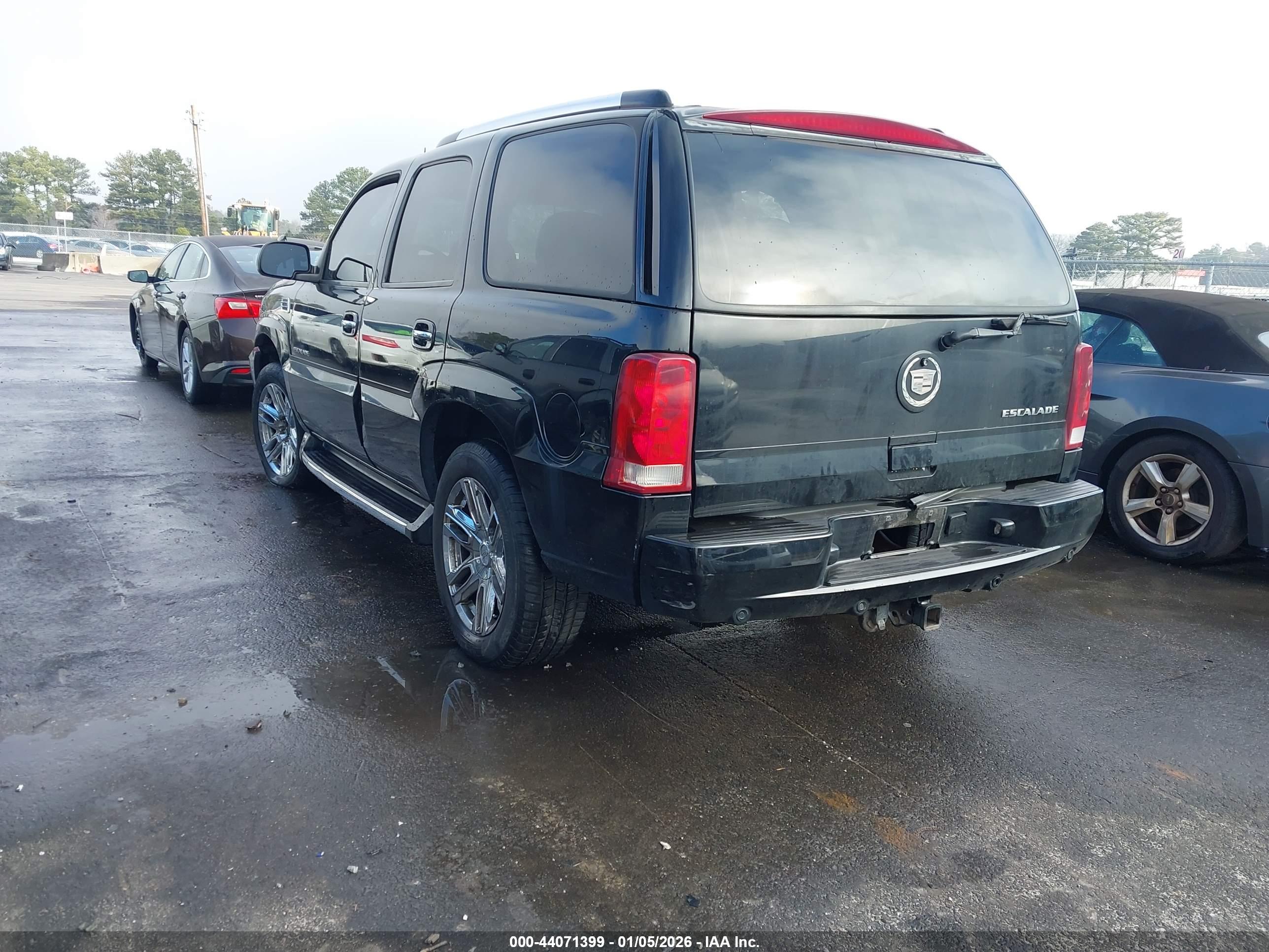 CADILLAC ESCALADE image 3