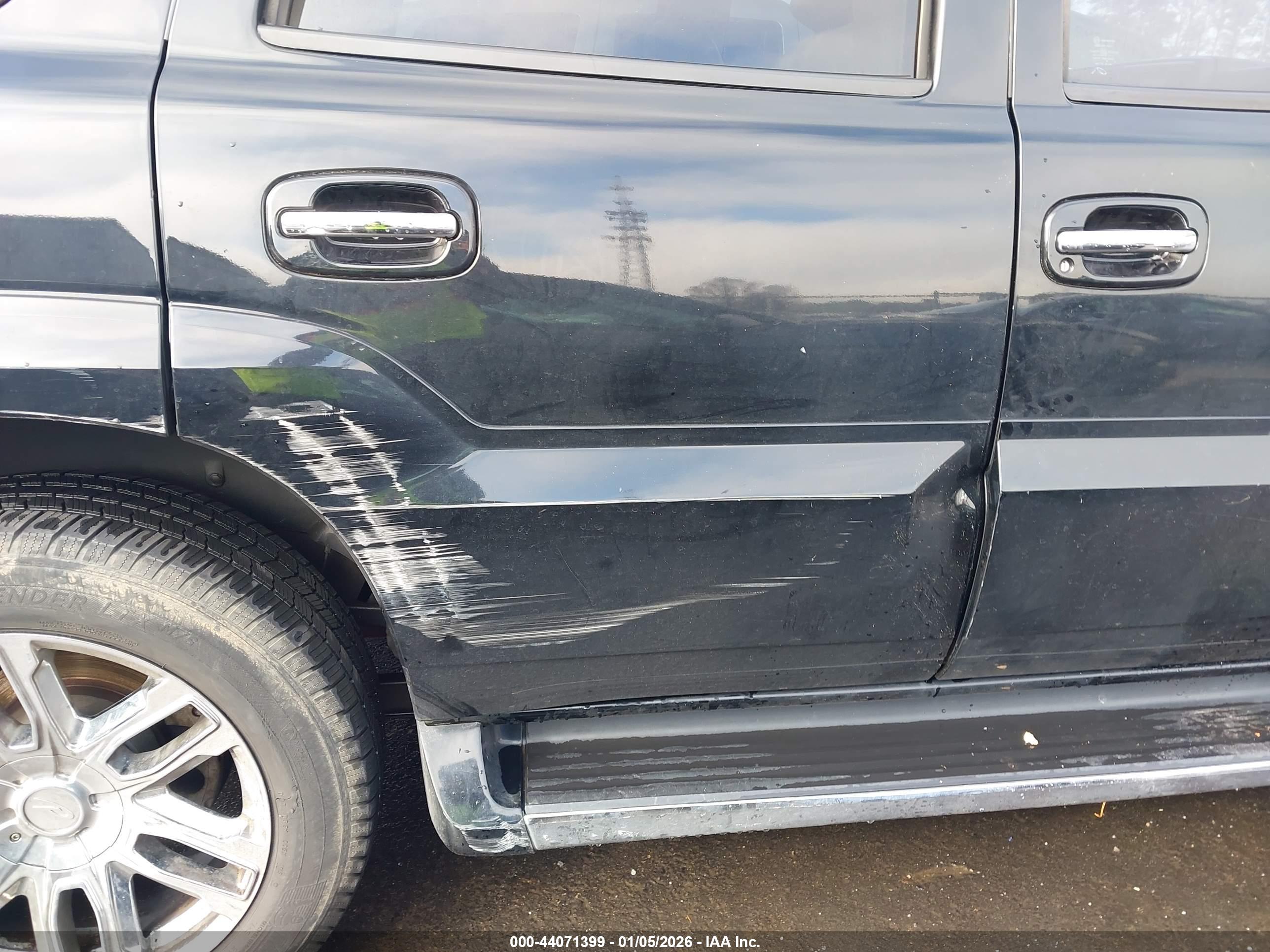 CADILLAC ESCALADE image 6