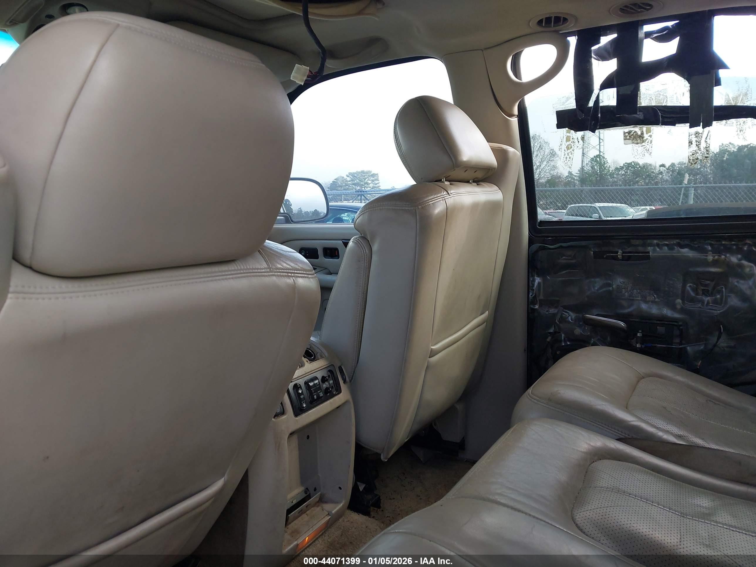 CADILLAC ESCALADE image 8