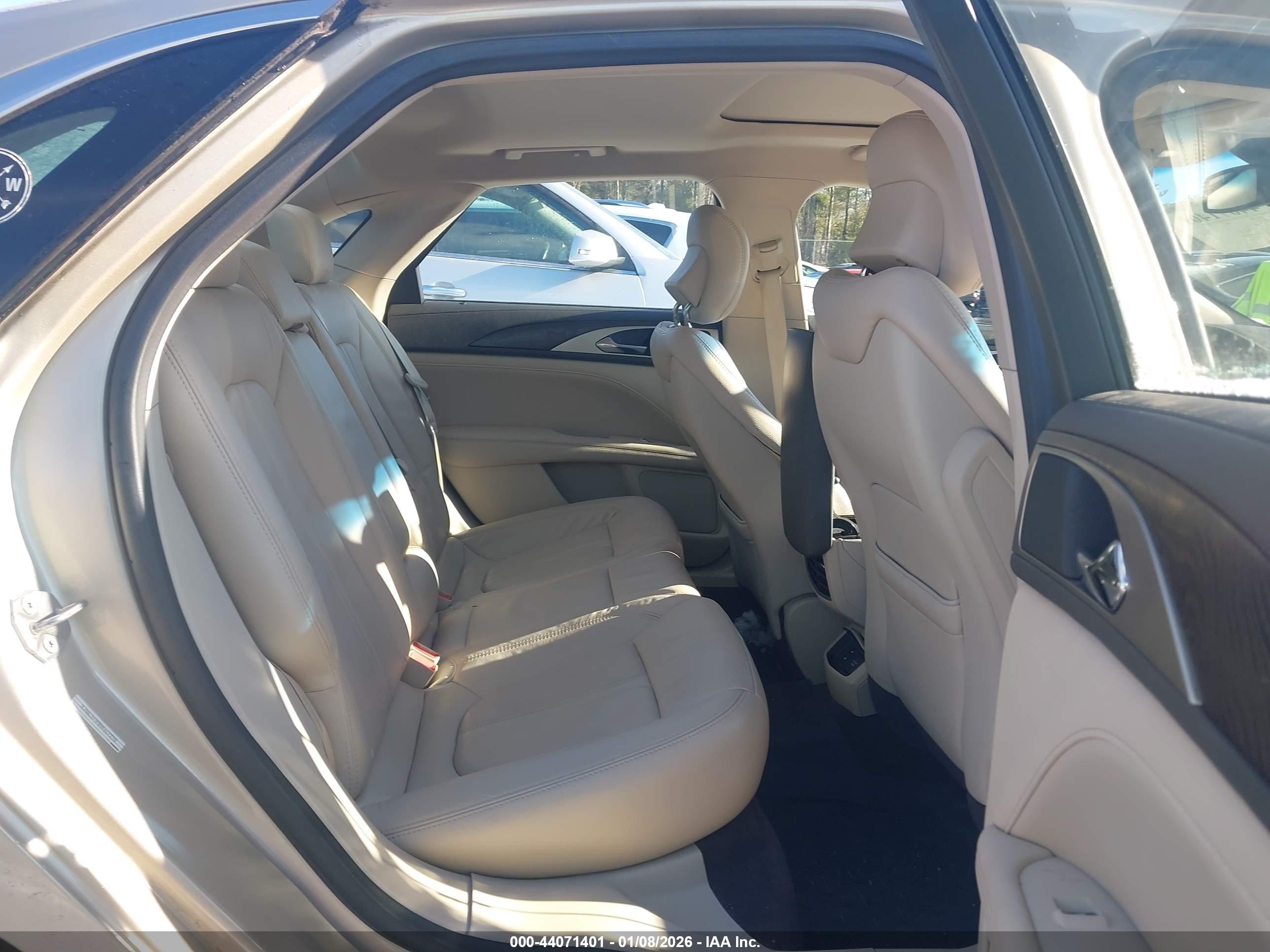 LINCOLN MKZ image 8