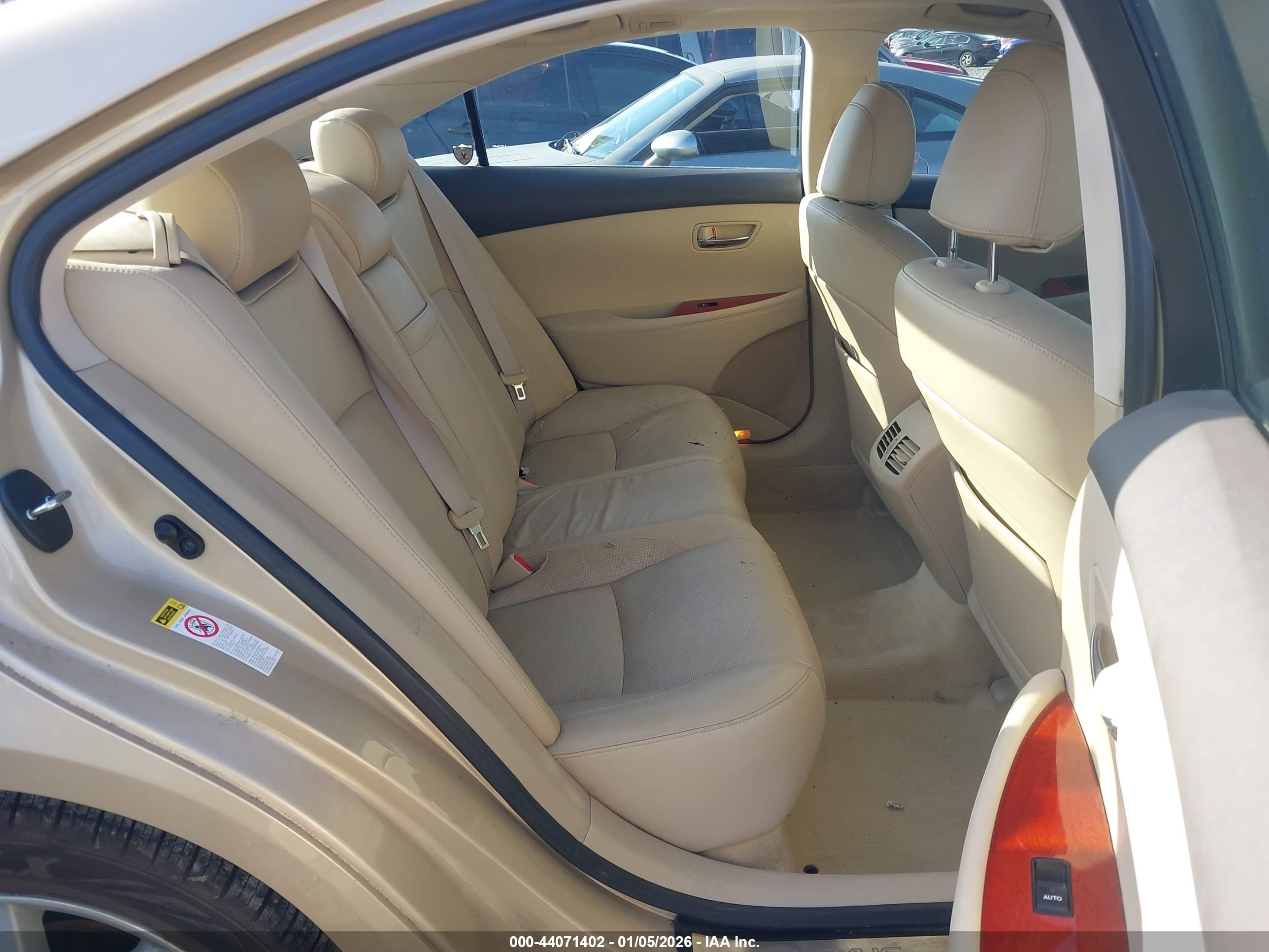 LEXUS ES image 8