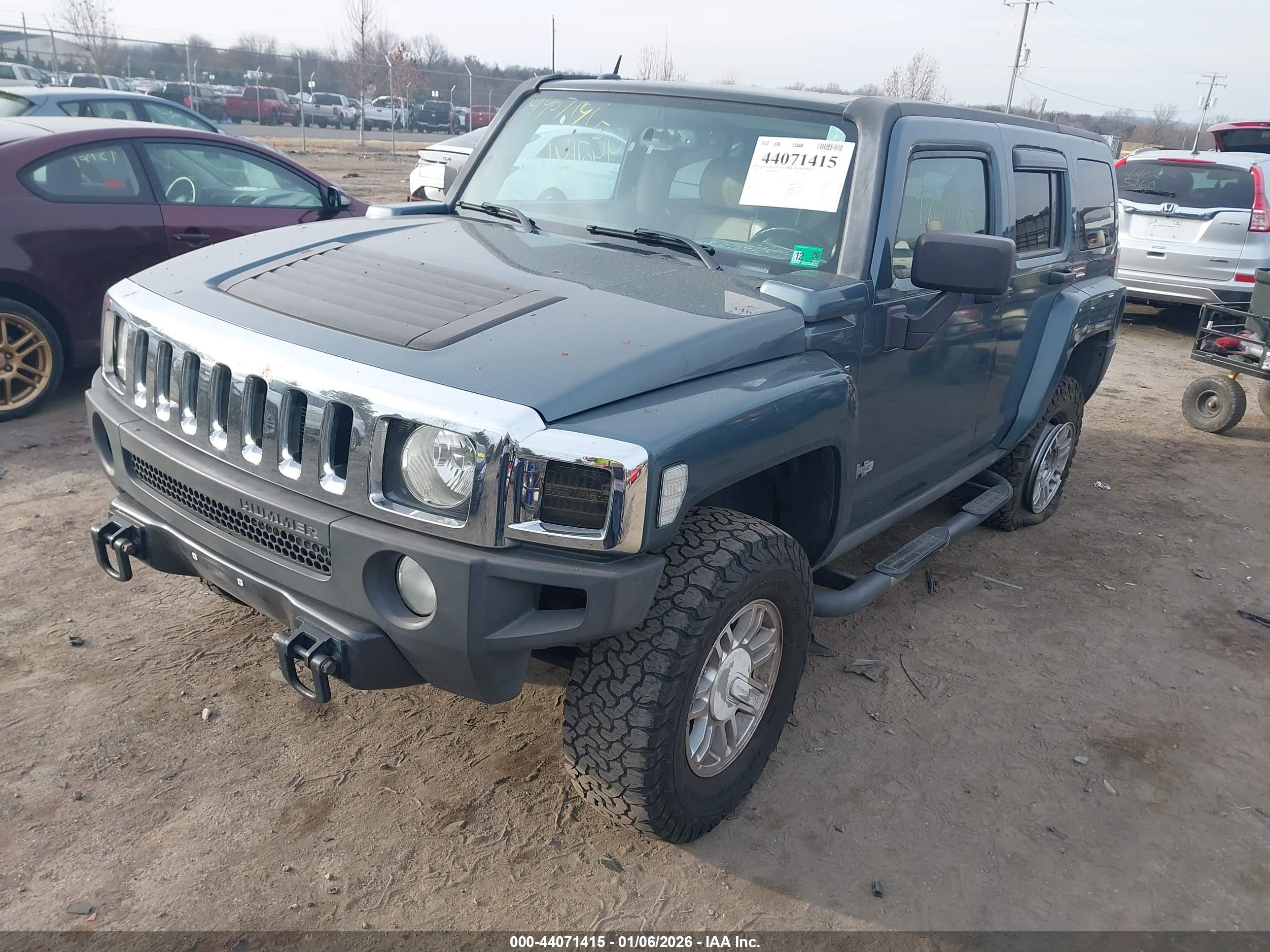 HUMMER H3 image 2