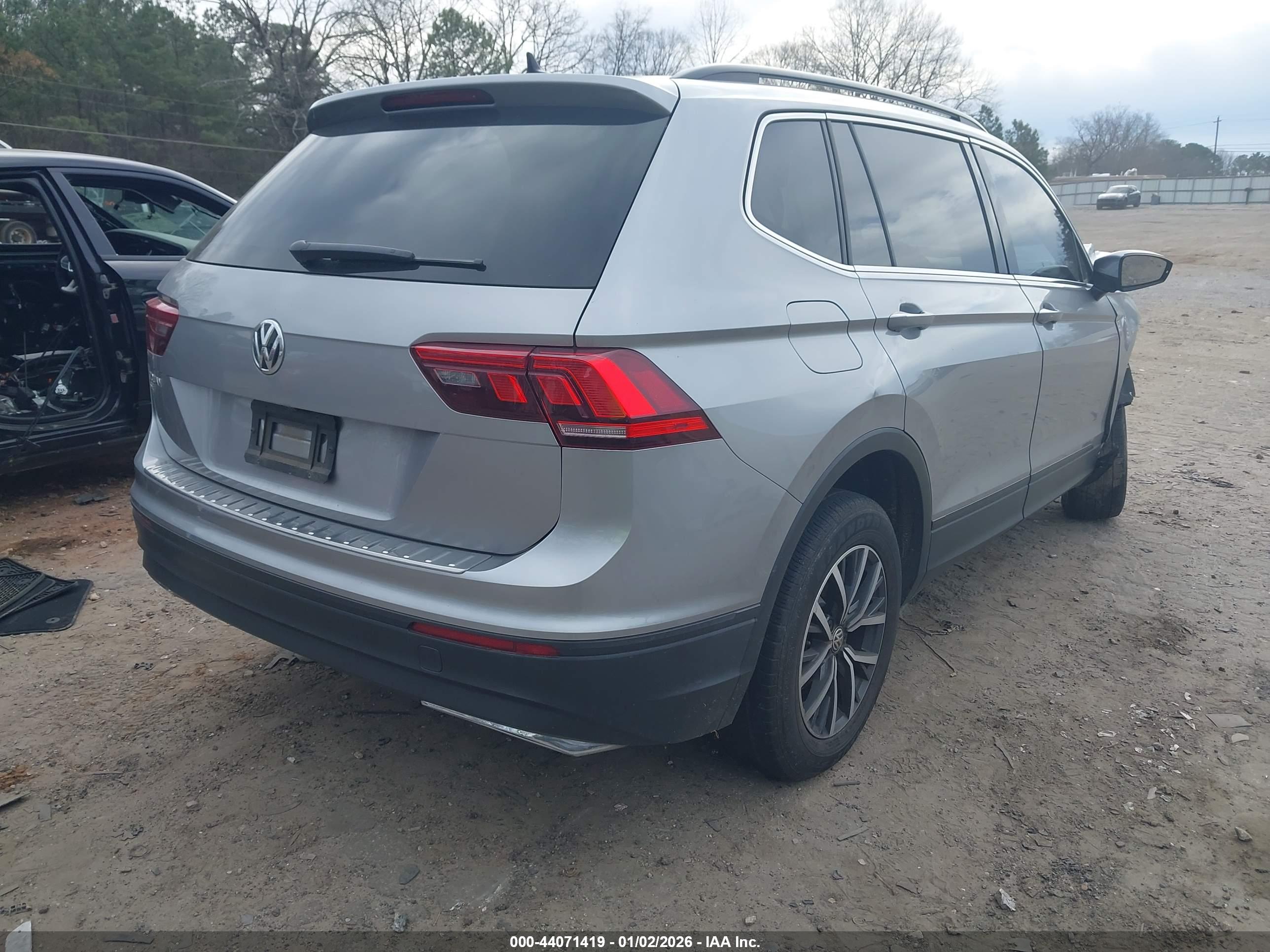 VOLKSWAGEN TIGUAN image 4