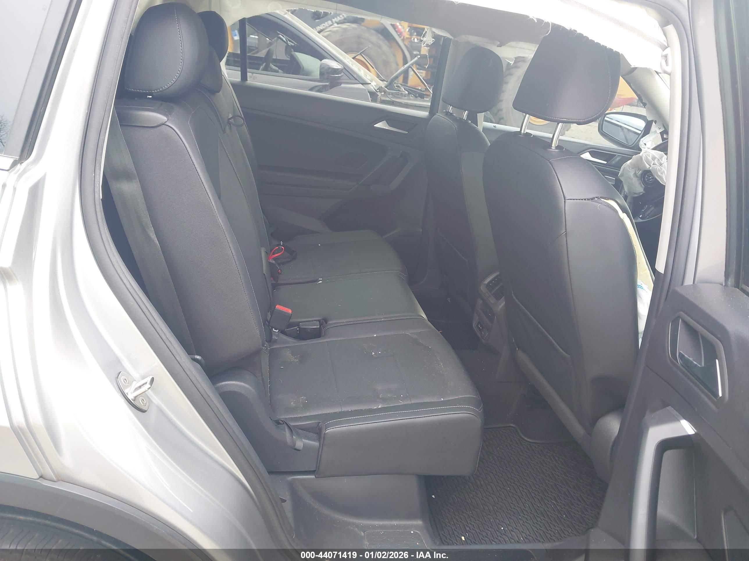 VOLKSWAGEN TIGUAN image 8