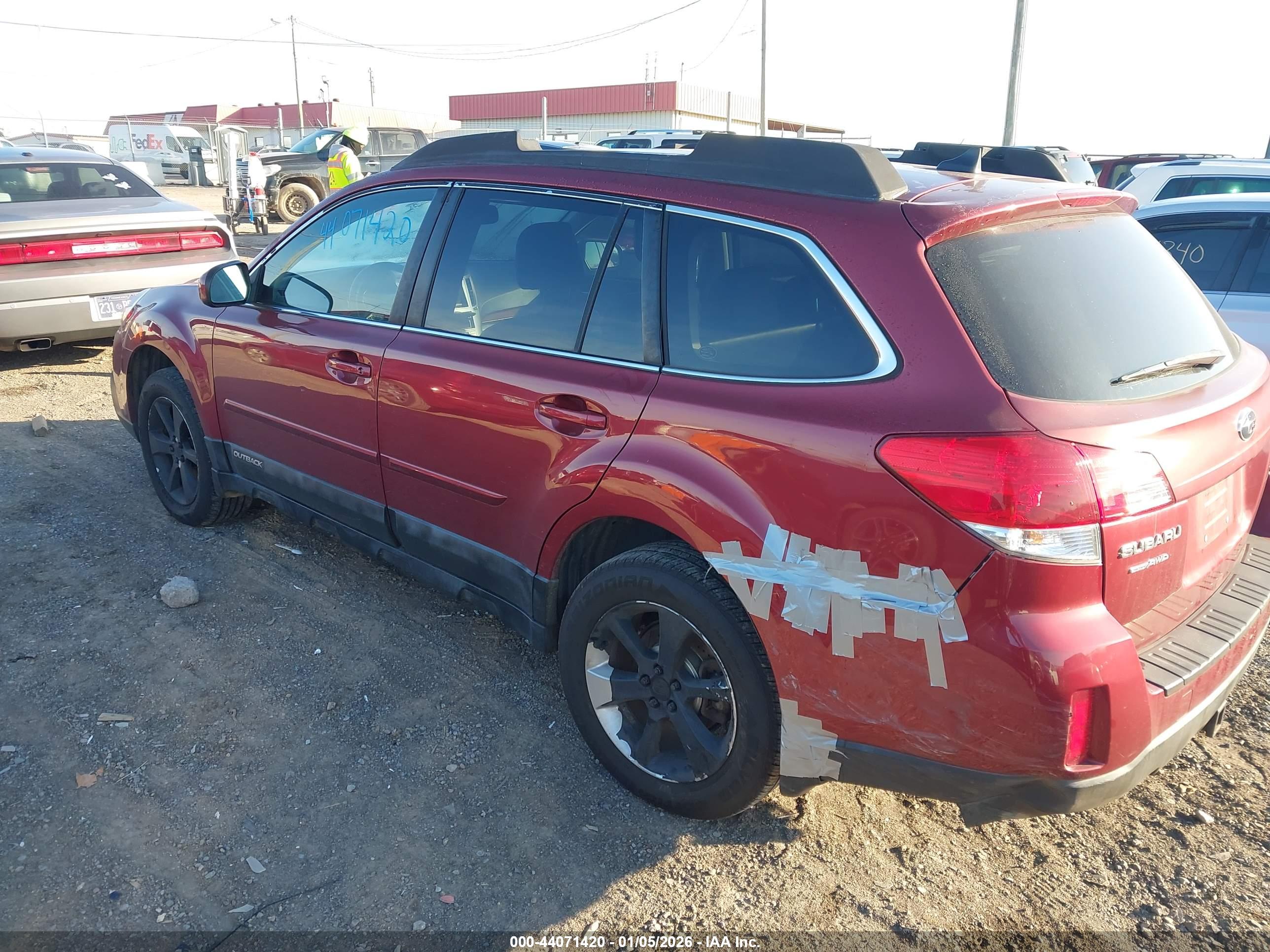 SUBARU OUTBACK image 3