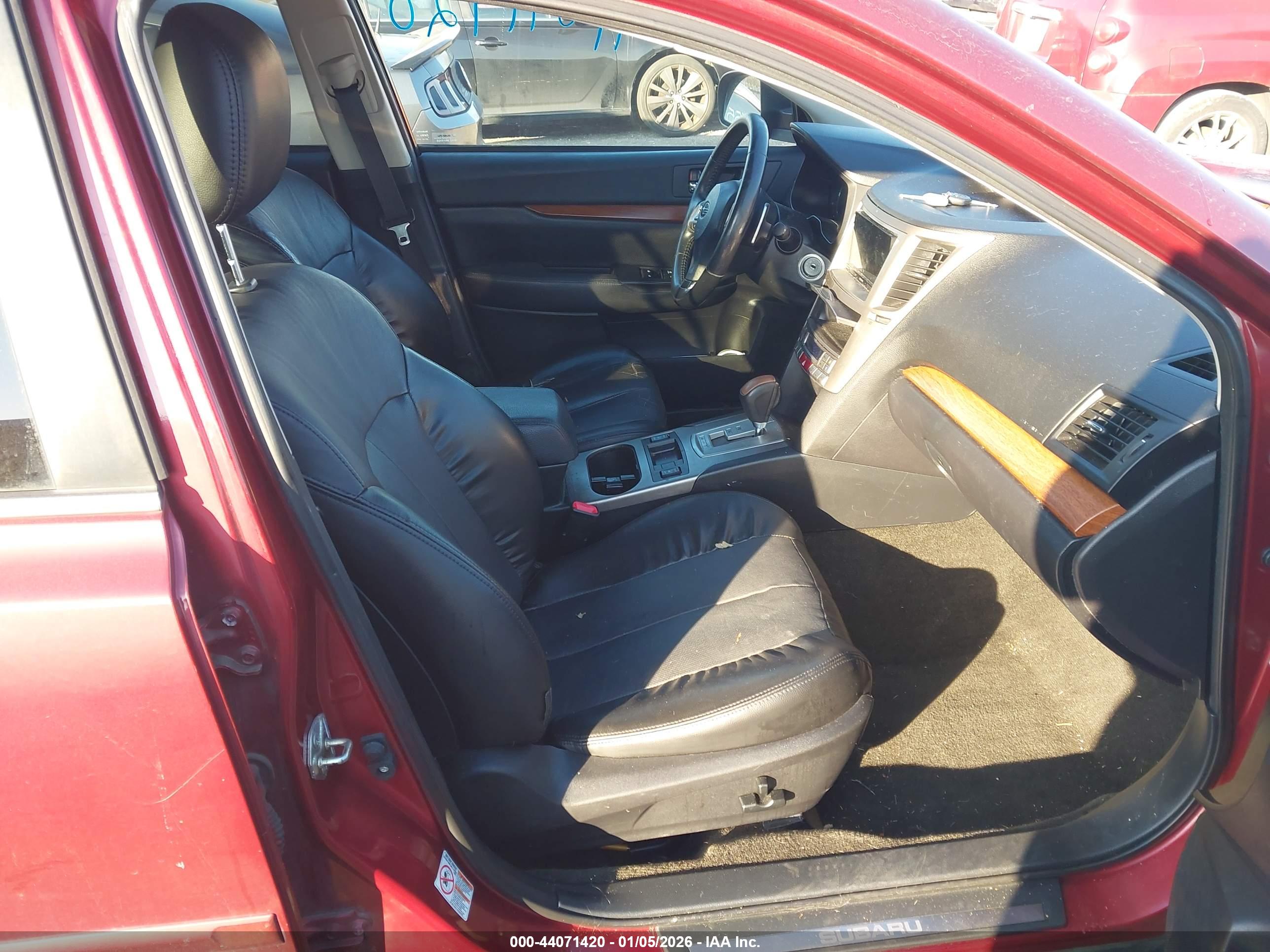 SUBARU OUTBACK image 5