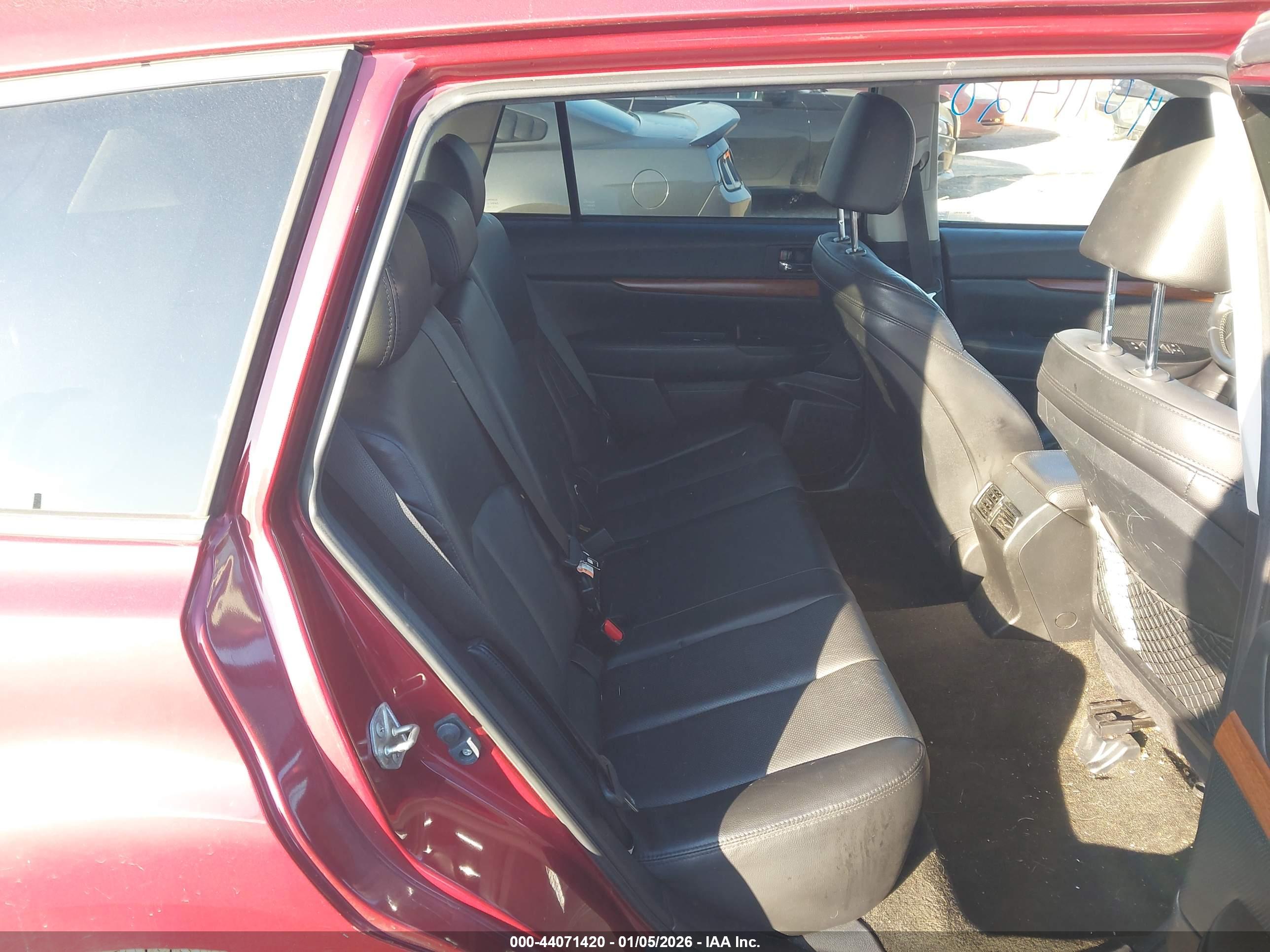 SUBARU OUTBACK image 8