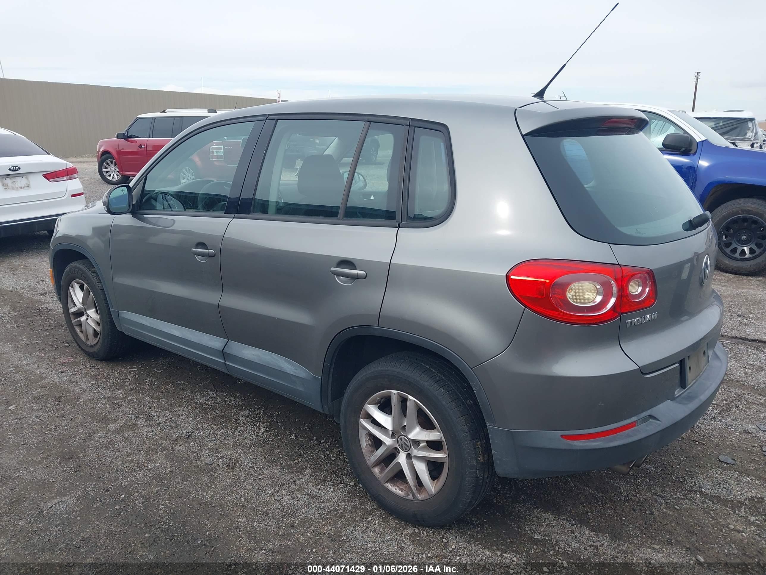 VOLKSWAGEN TIGUAN image 3
