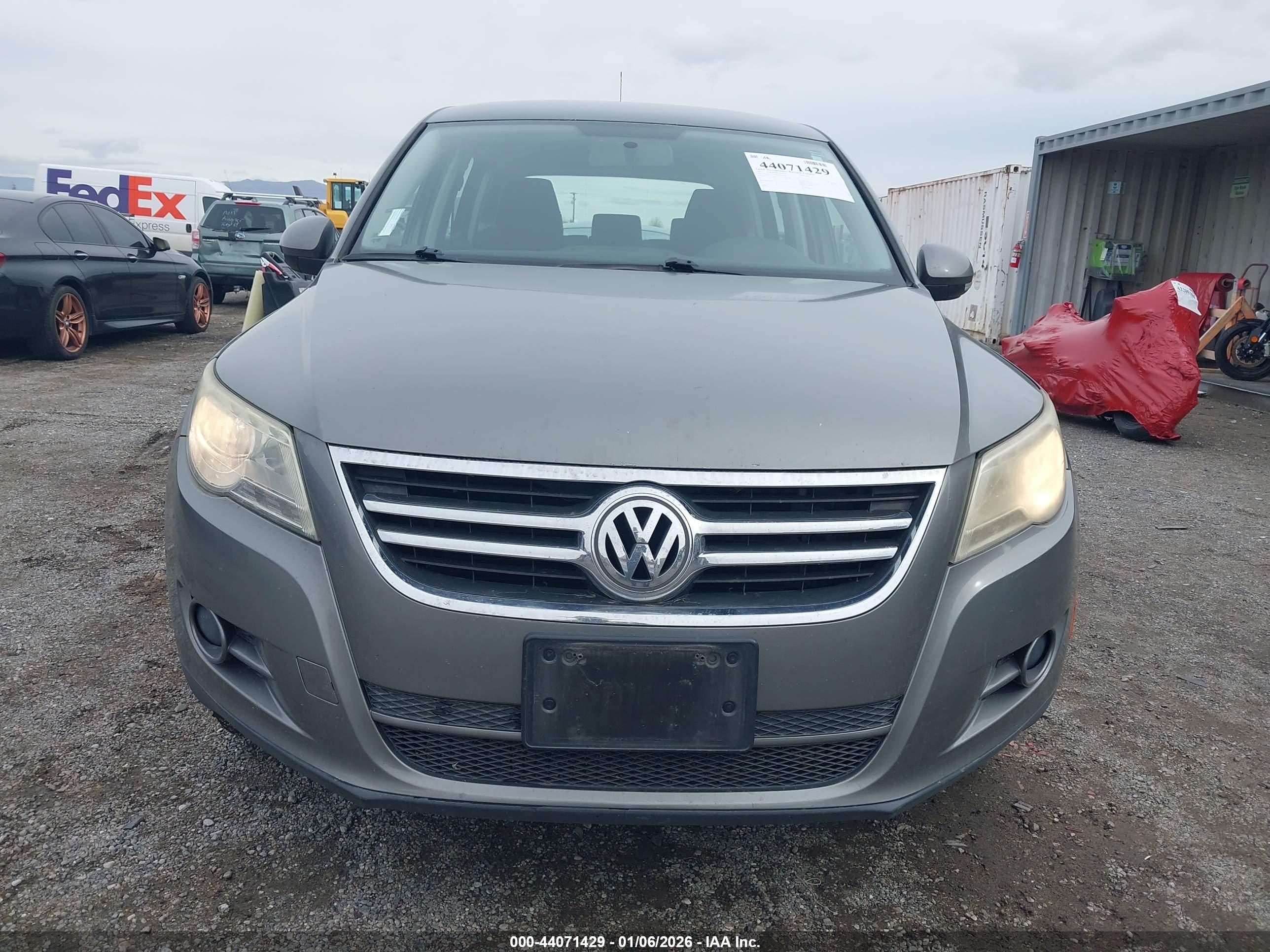 VOLKSWAGEN TIGUAN image 6
