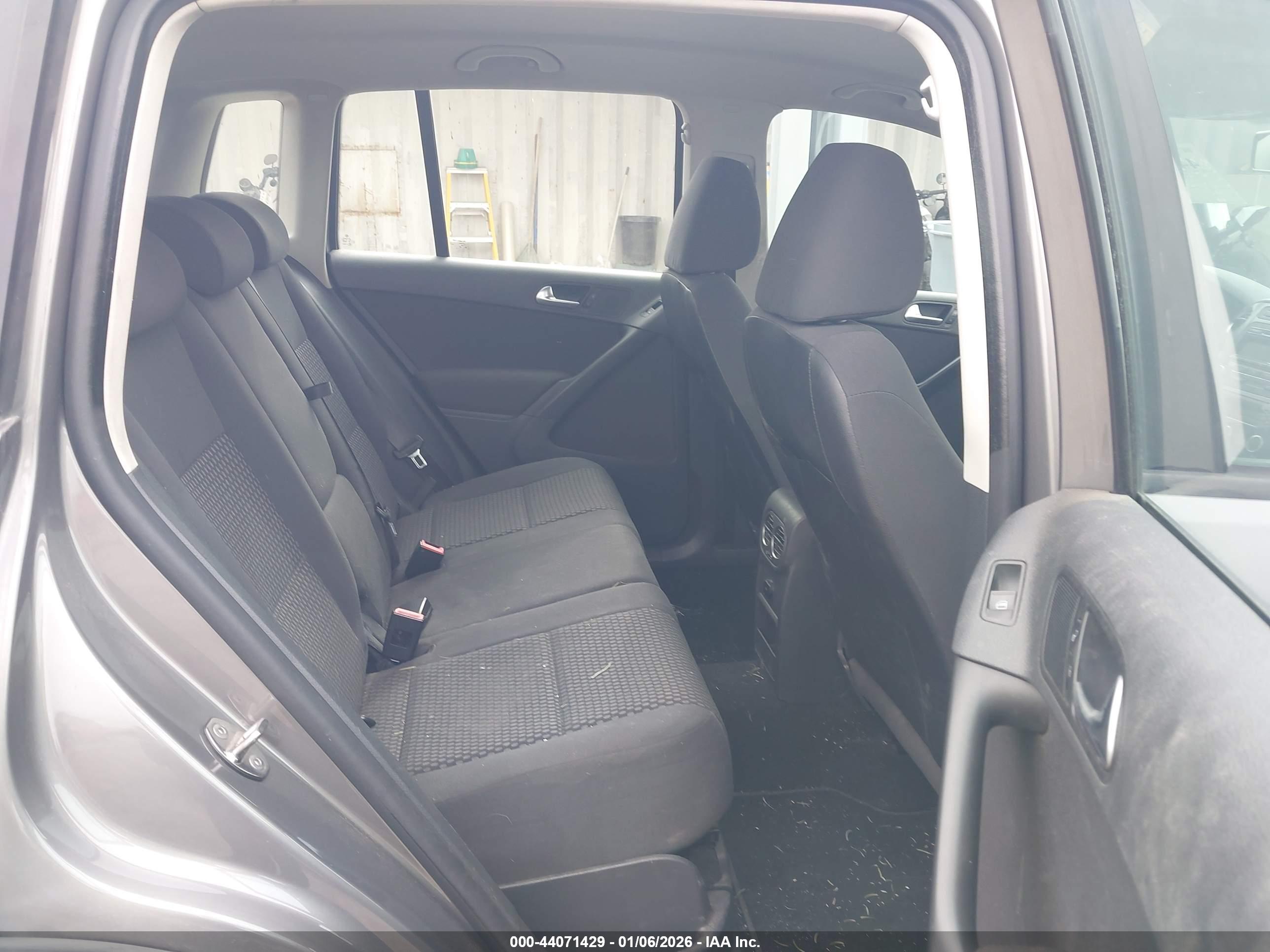 VOLKSWAGEN TIGUAN image 8