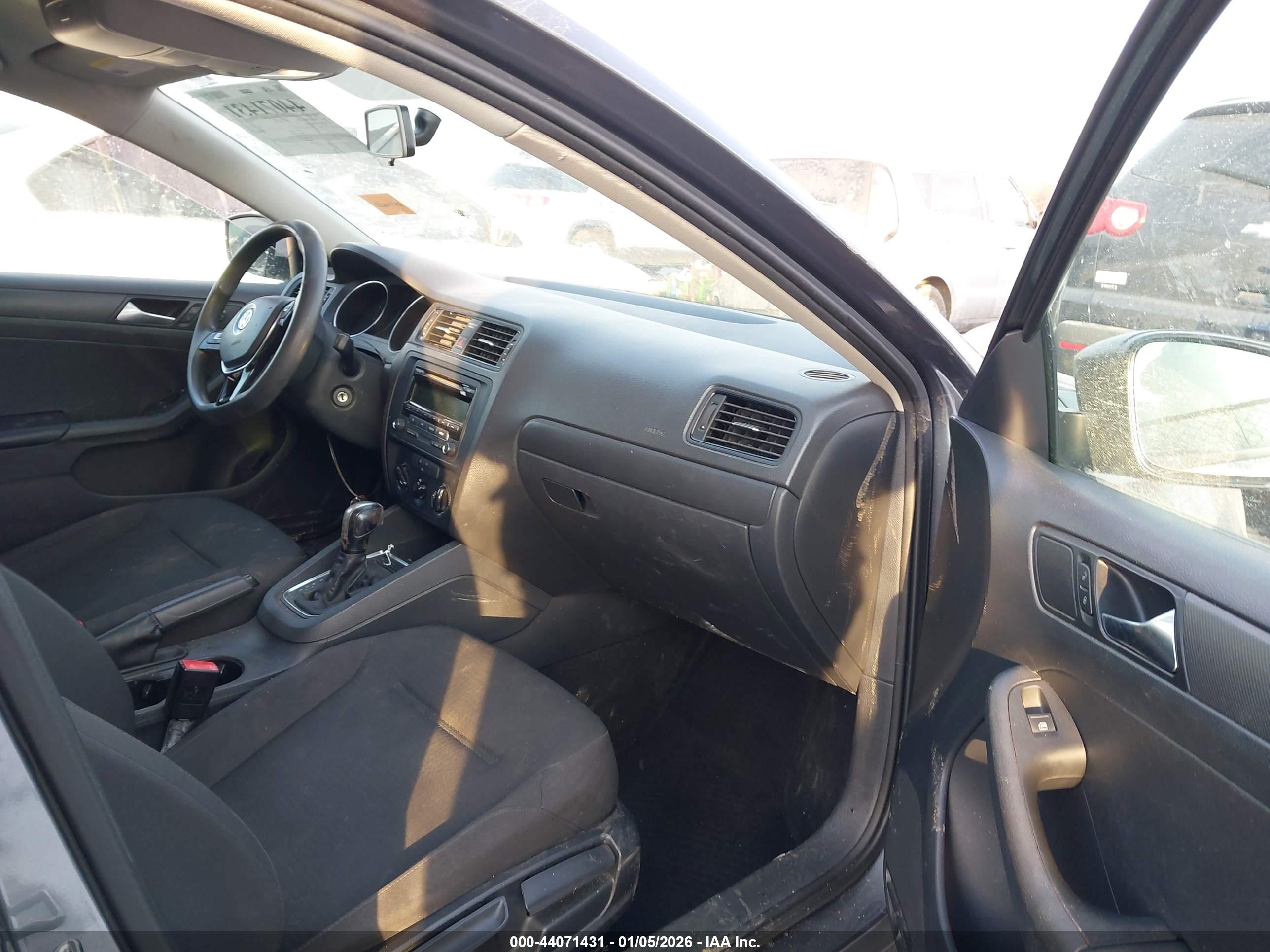 VOLKSWAGEN JETTA image 5