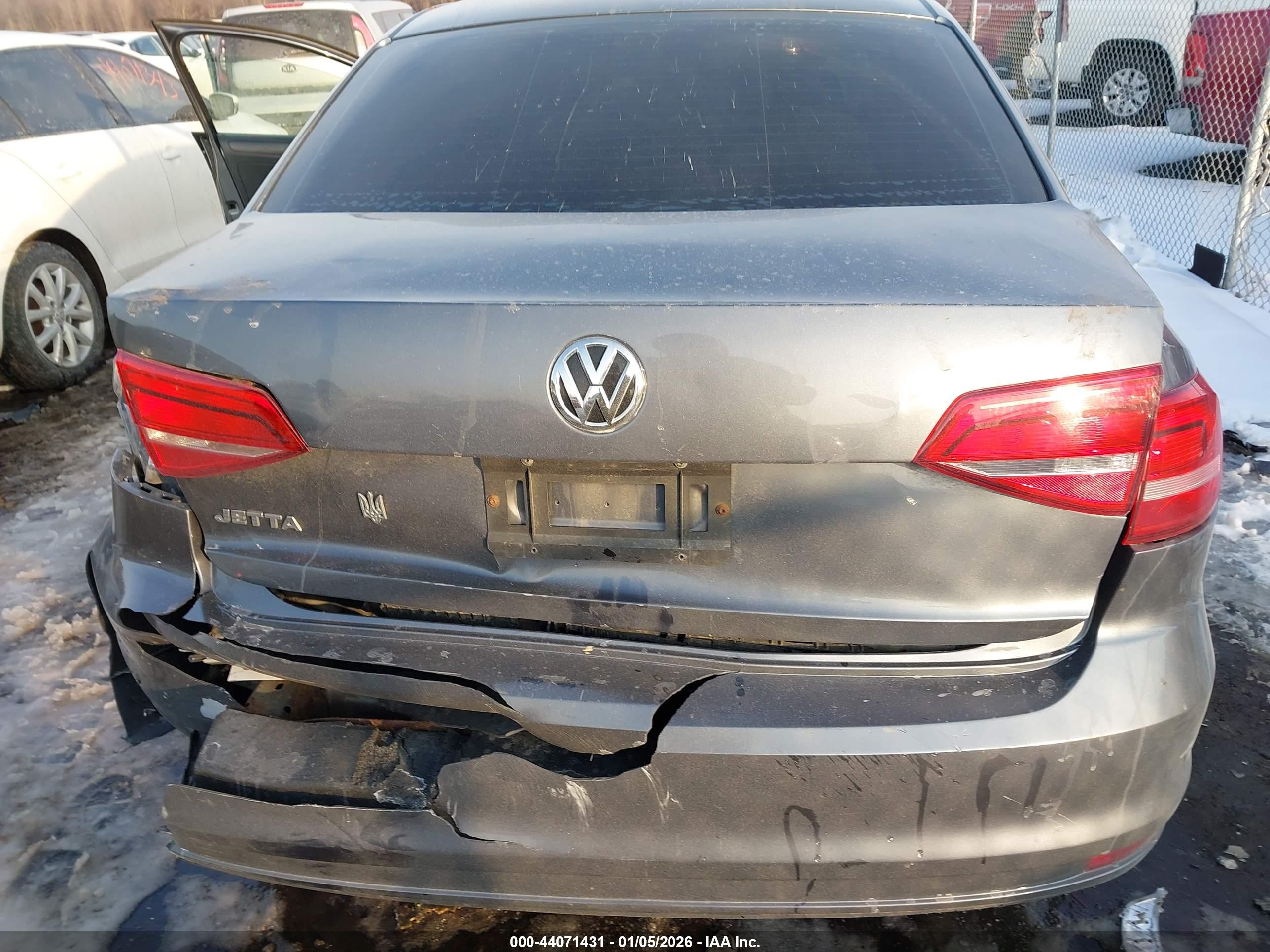 VOLKSWAGEN JETTA image 6