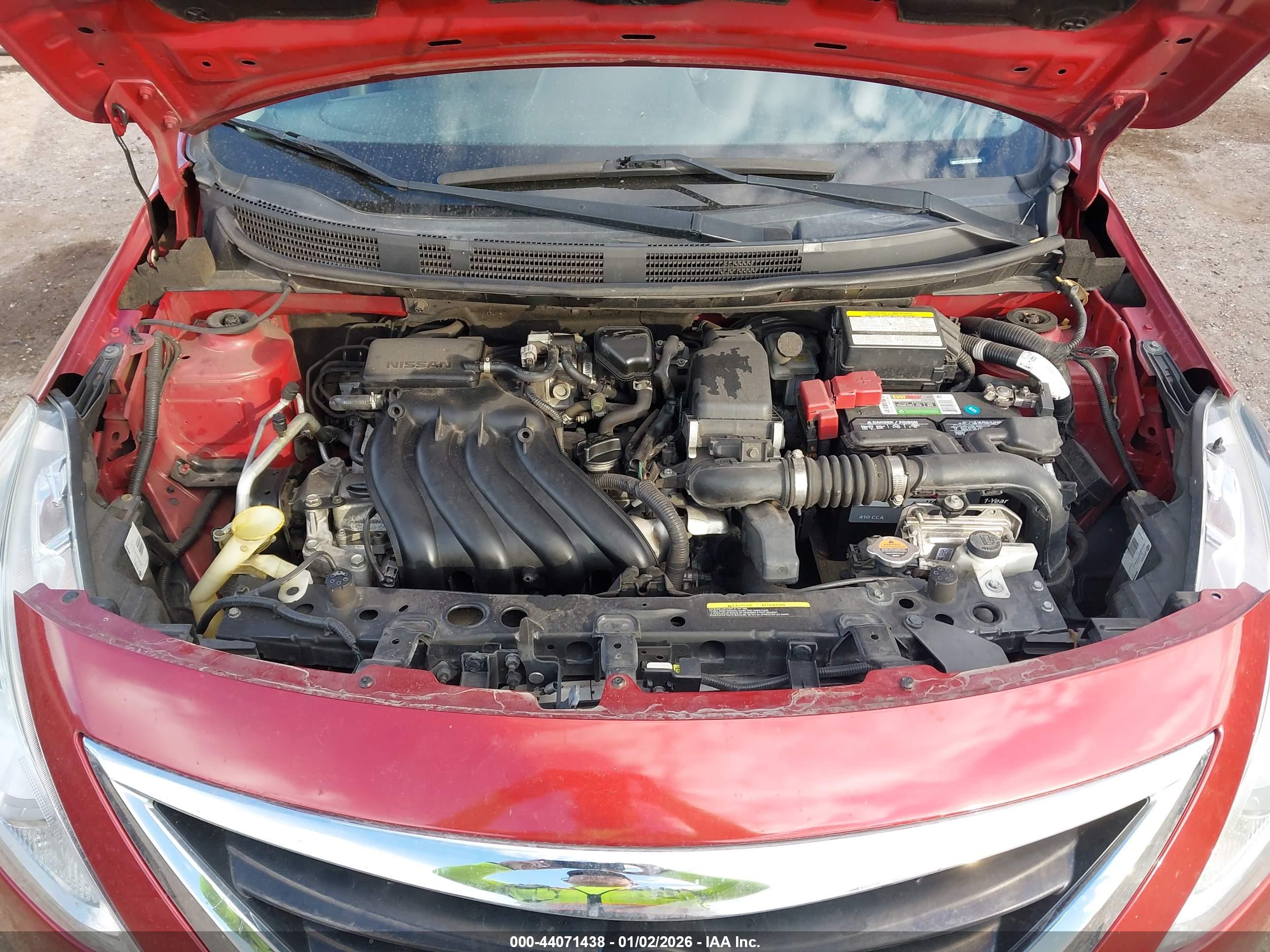 NISSAN VERSA image 10