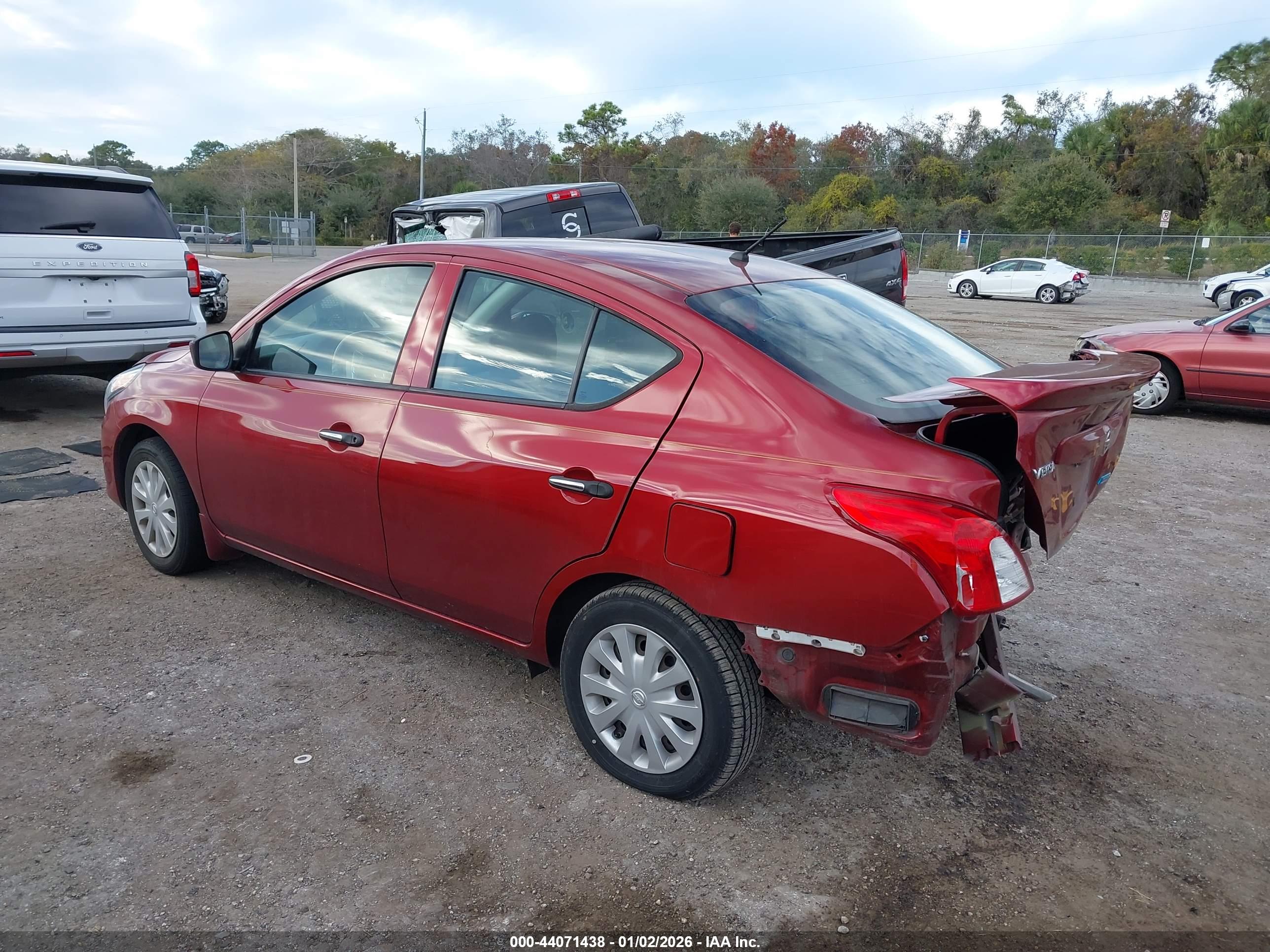 NISSAN VERSA image 3