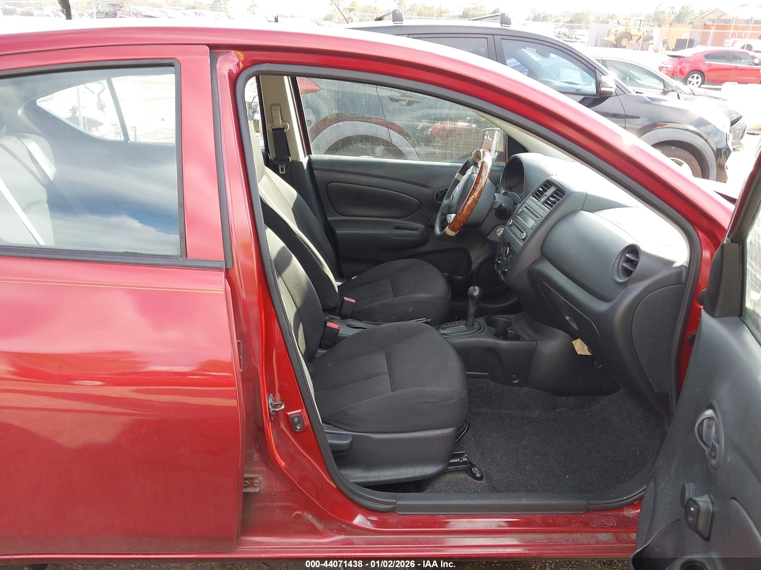 NISSAN VERSA image 5