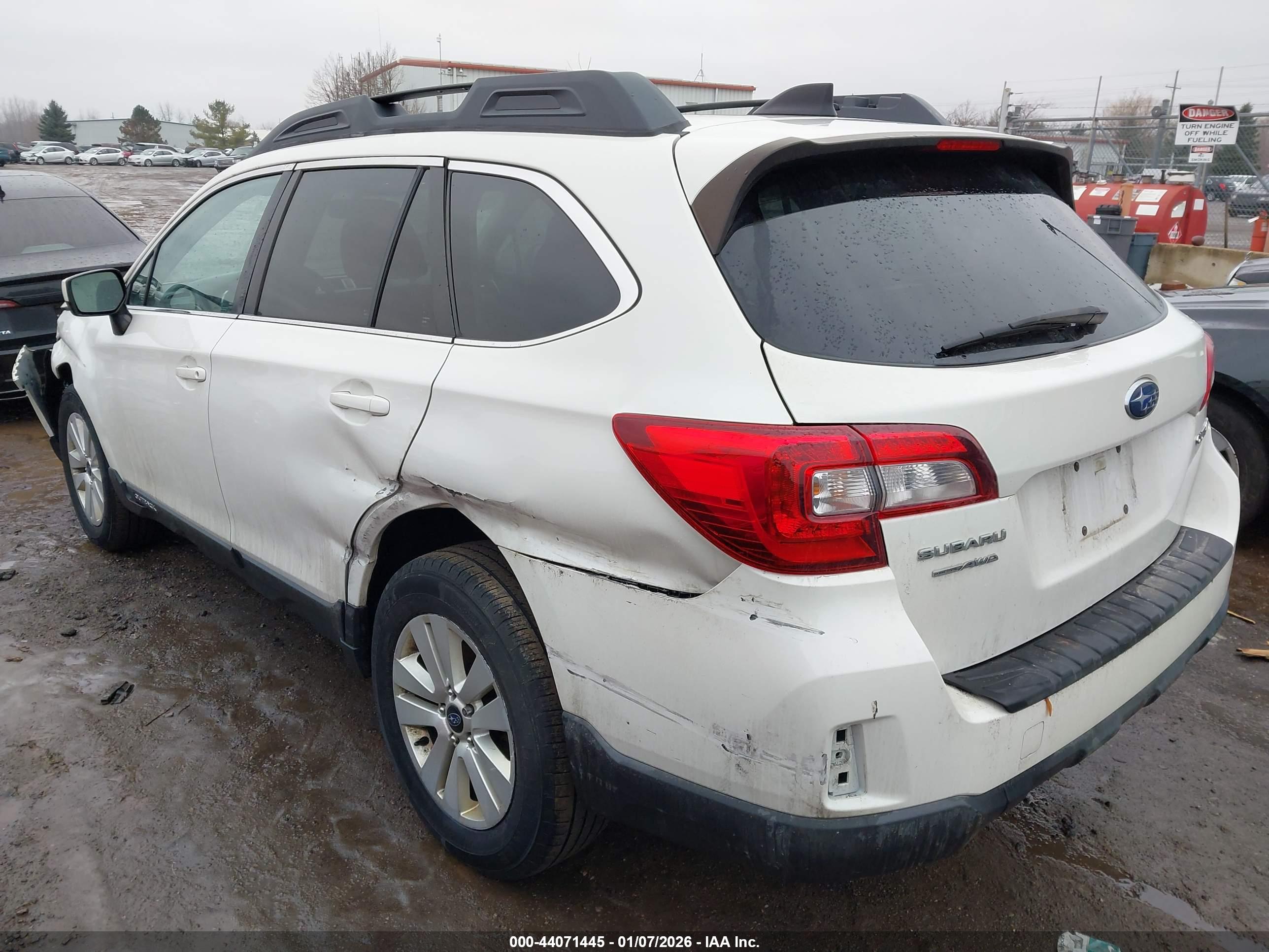 SUBARU OUTBACK image 3