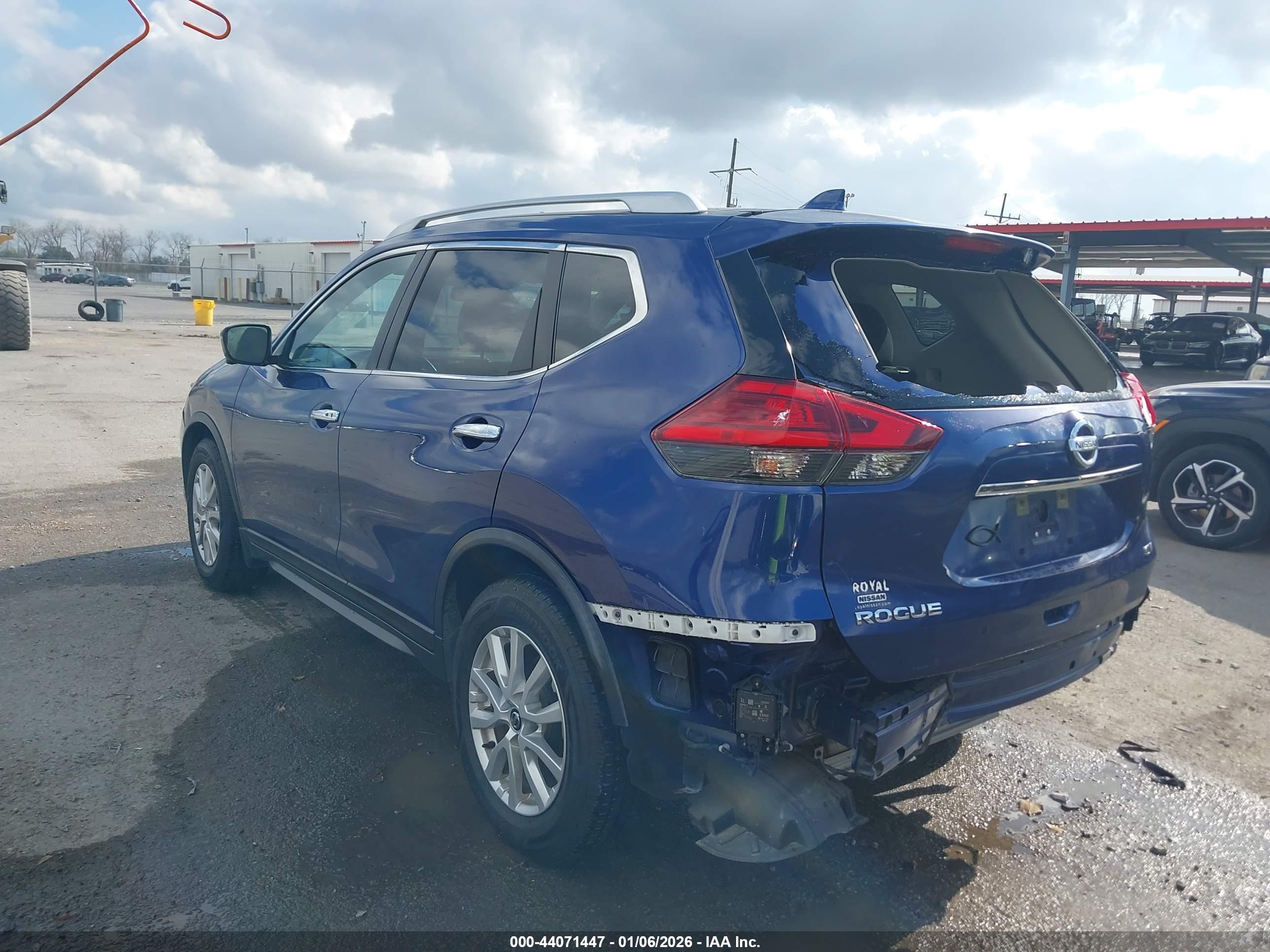 NISSAN ROGUE image 3