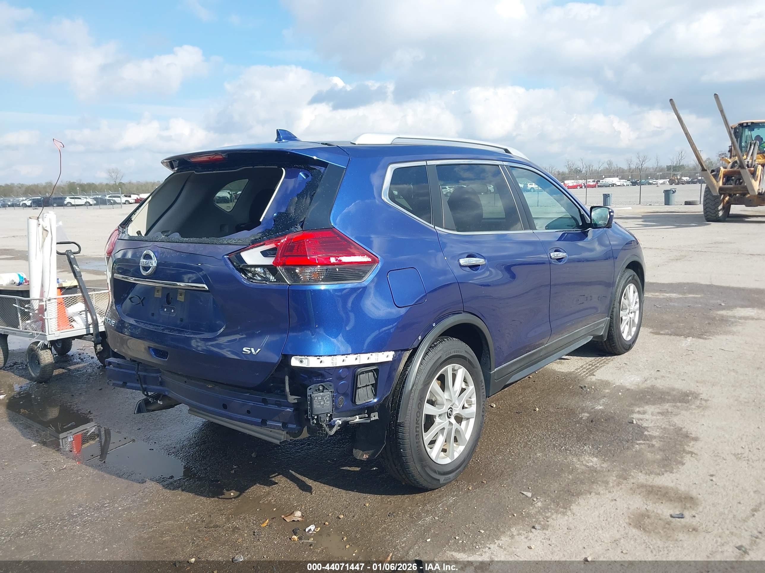 NISSAN ROGUE image 4