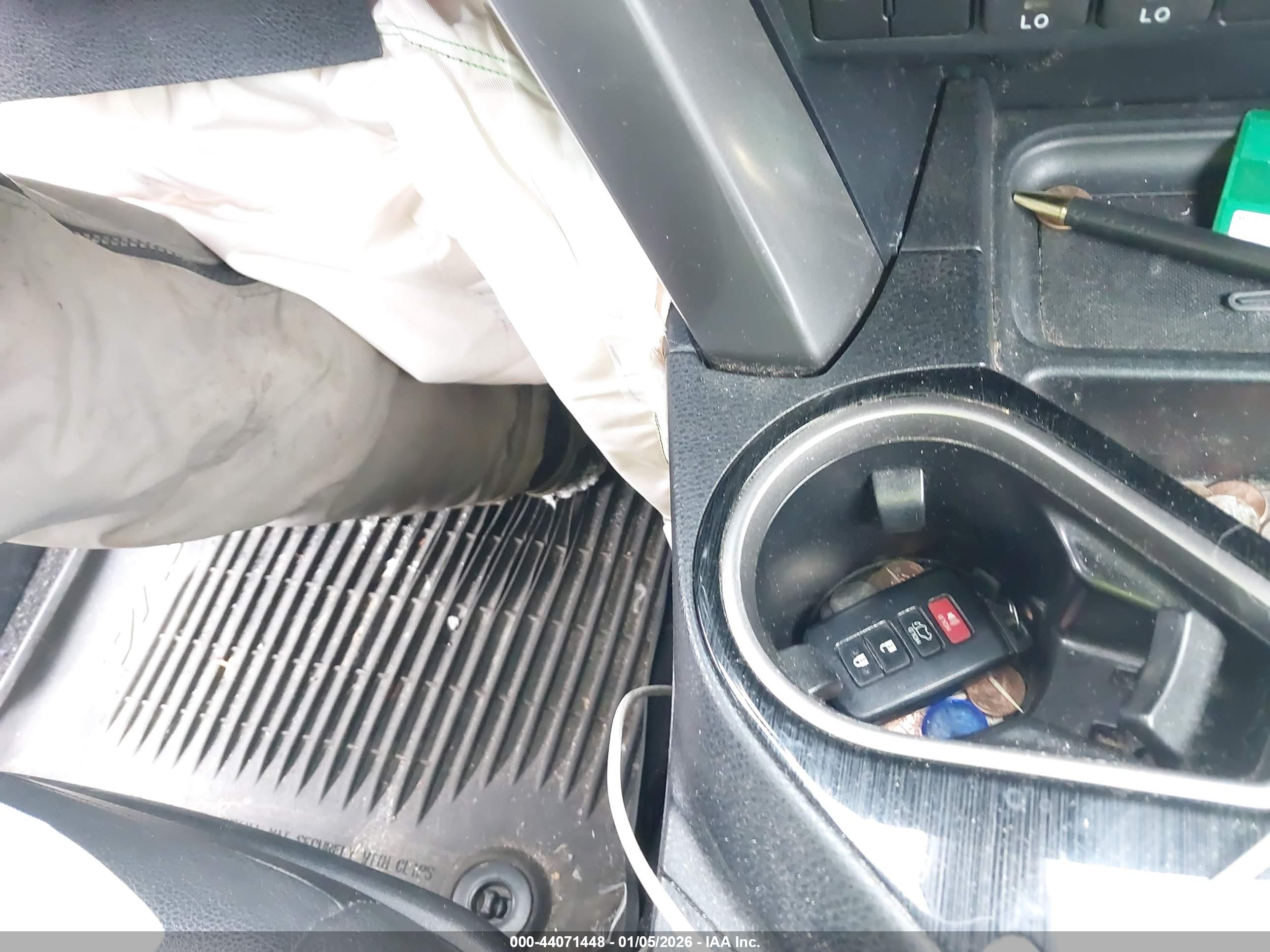 TOYOTA RAV4 image 11