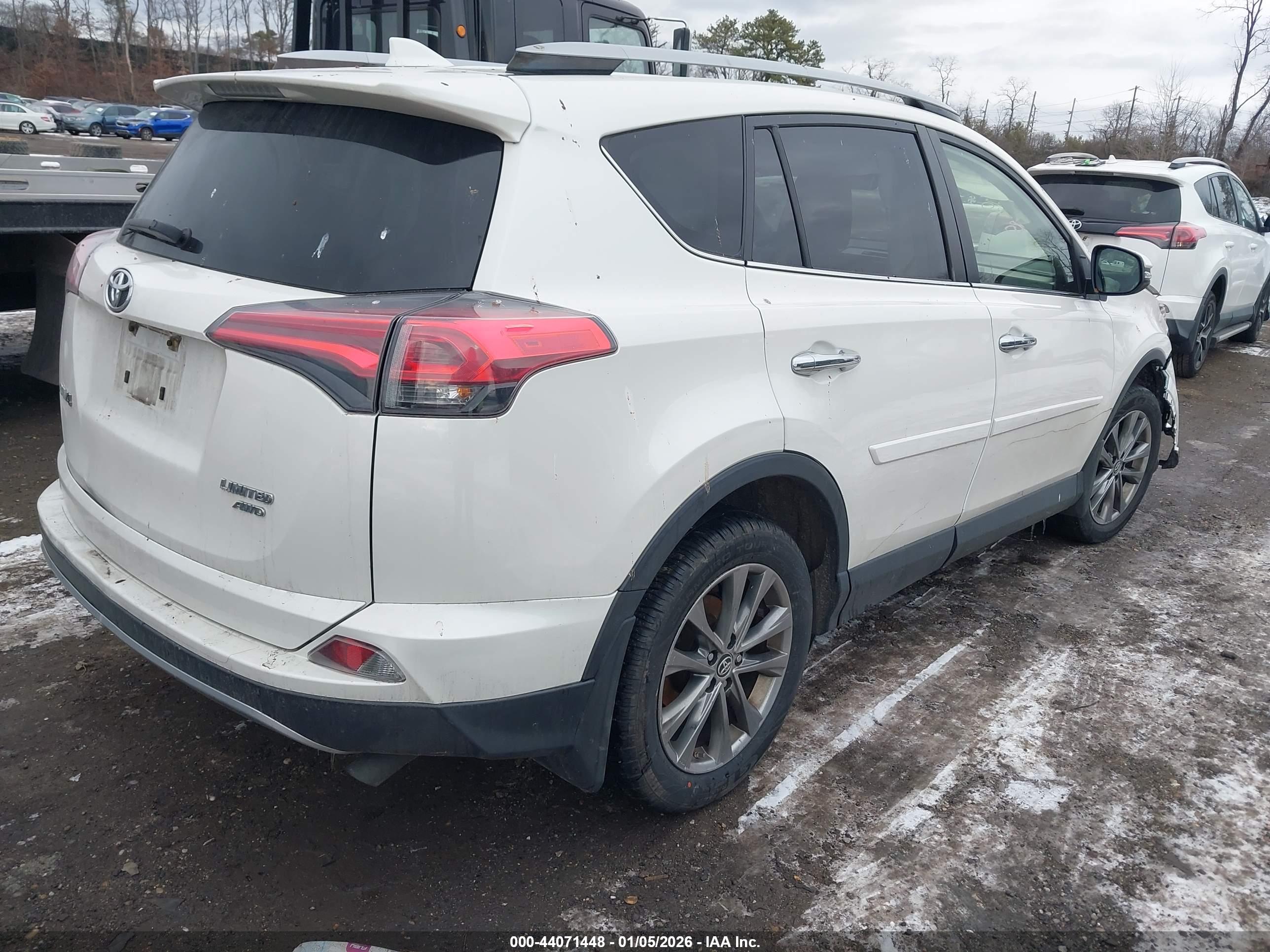TOYOTA RAV4 image 4