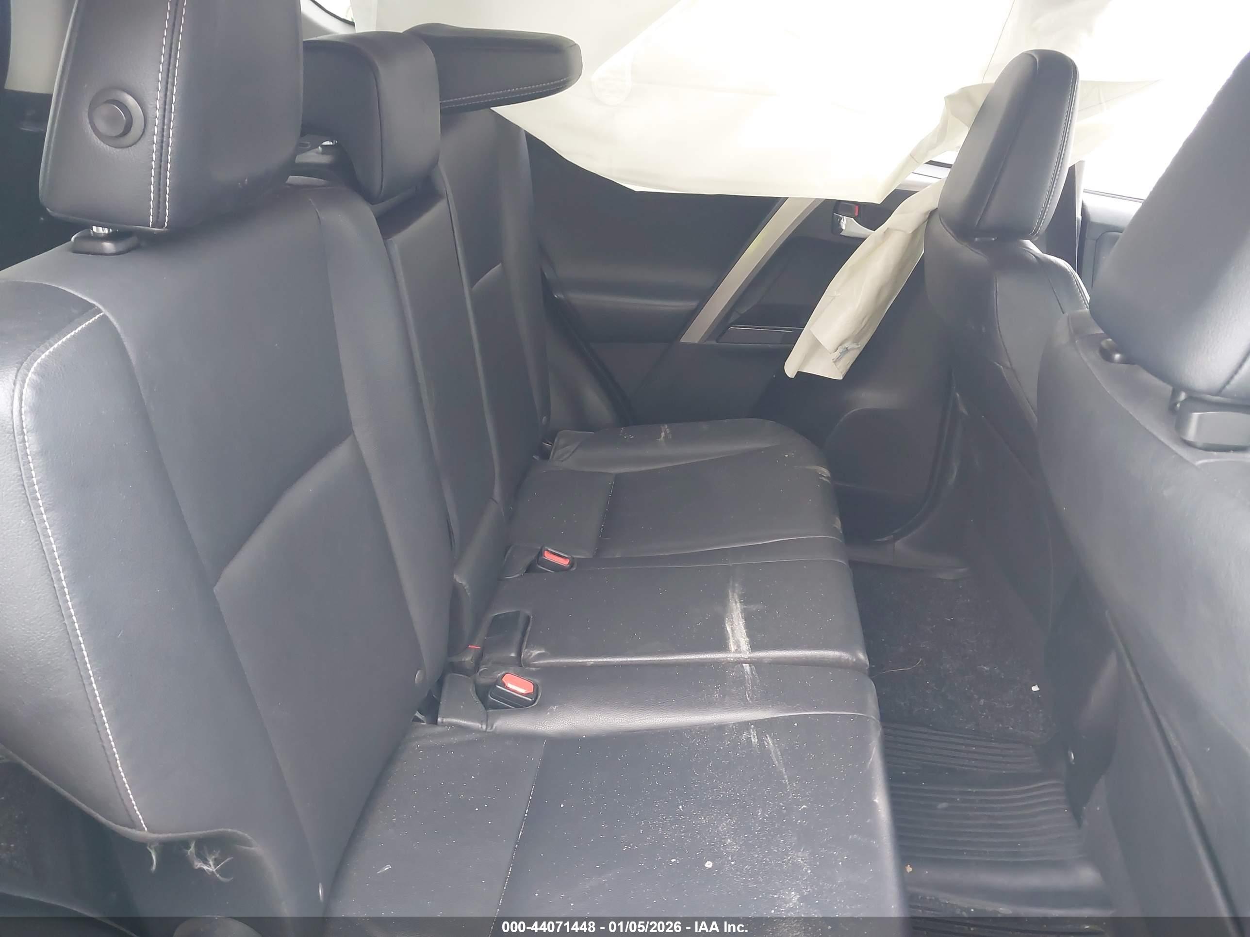 TOYOTA RAV4 image 8