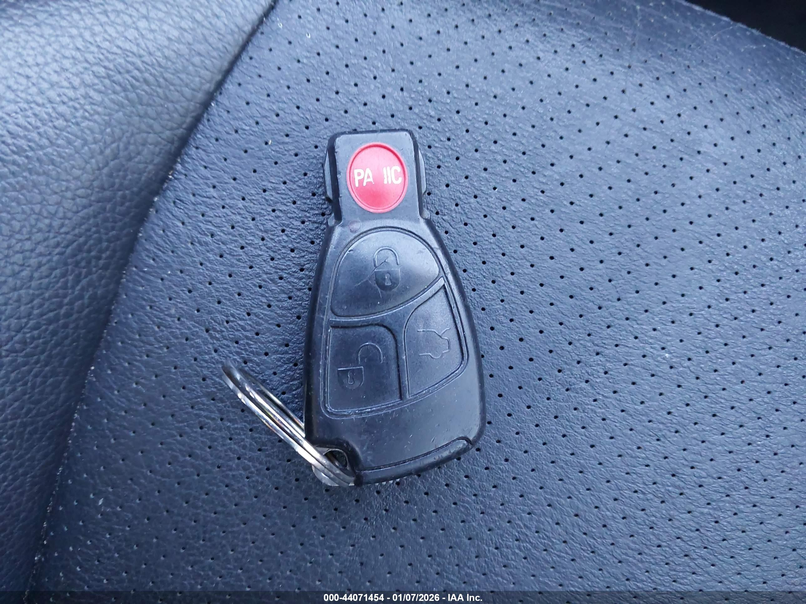 MERCEDES-BENZ E image 11