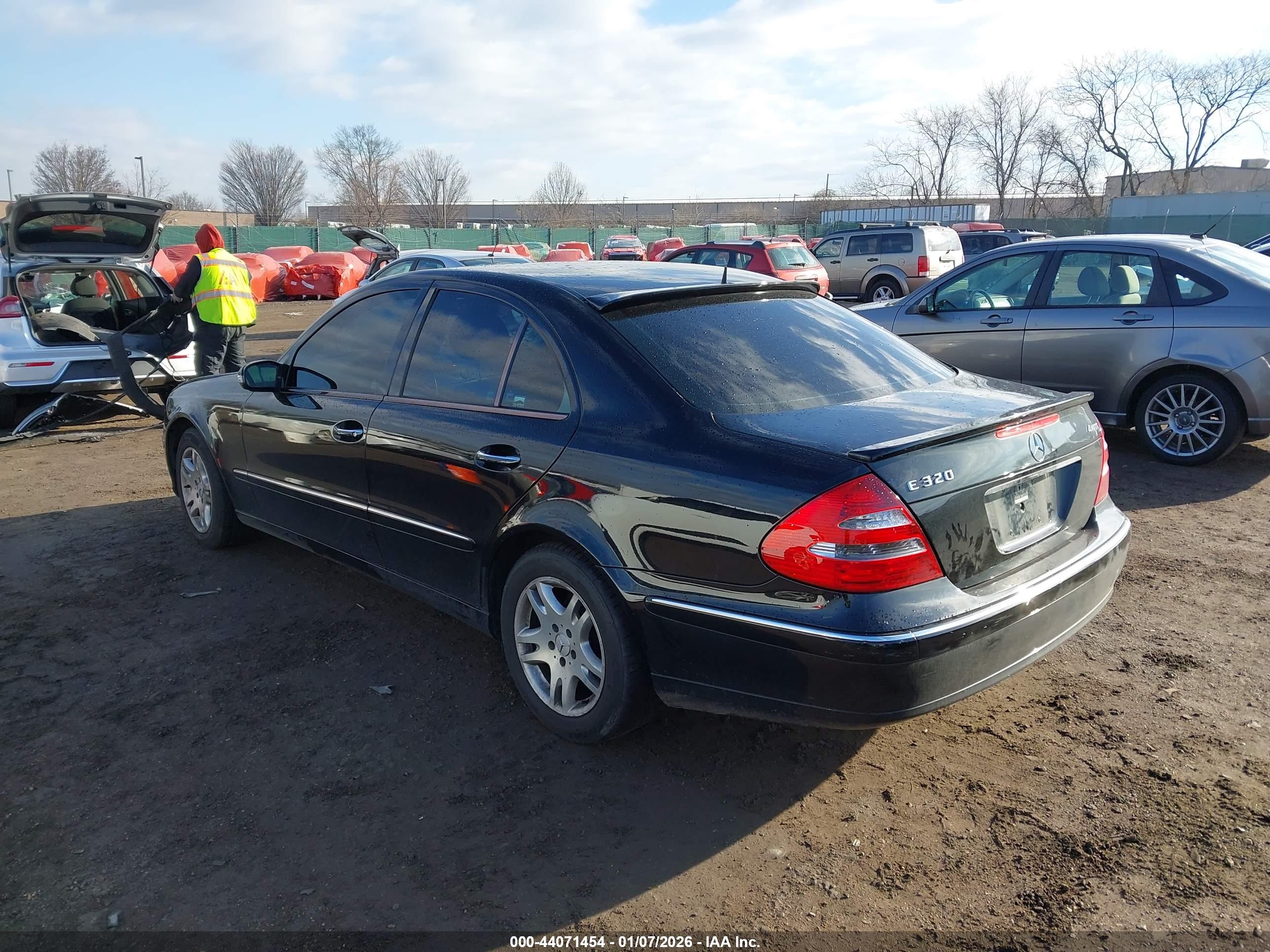 MERCEDES-BENZ E image 3