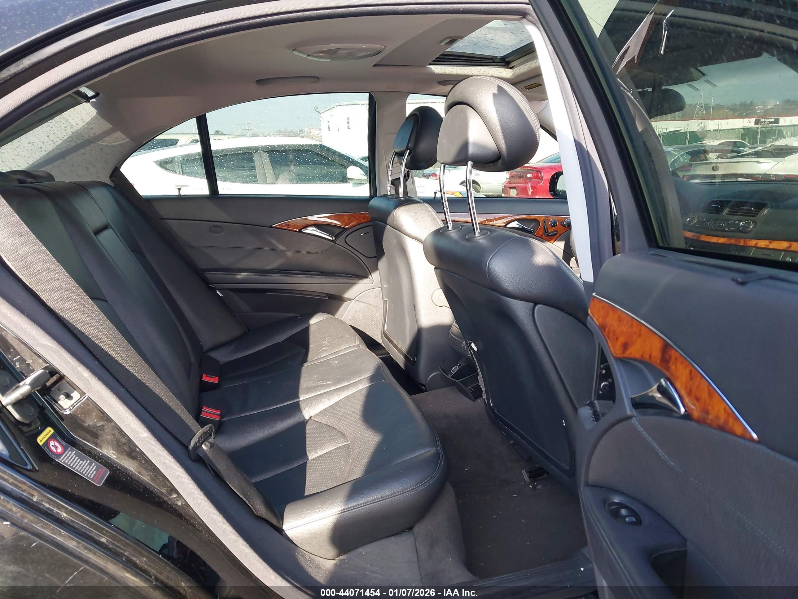 MERCEDES-BENZ E image 8