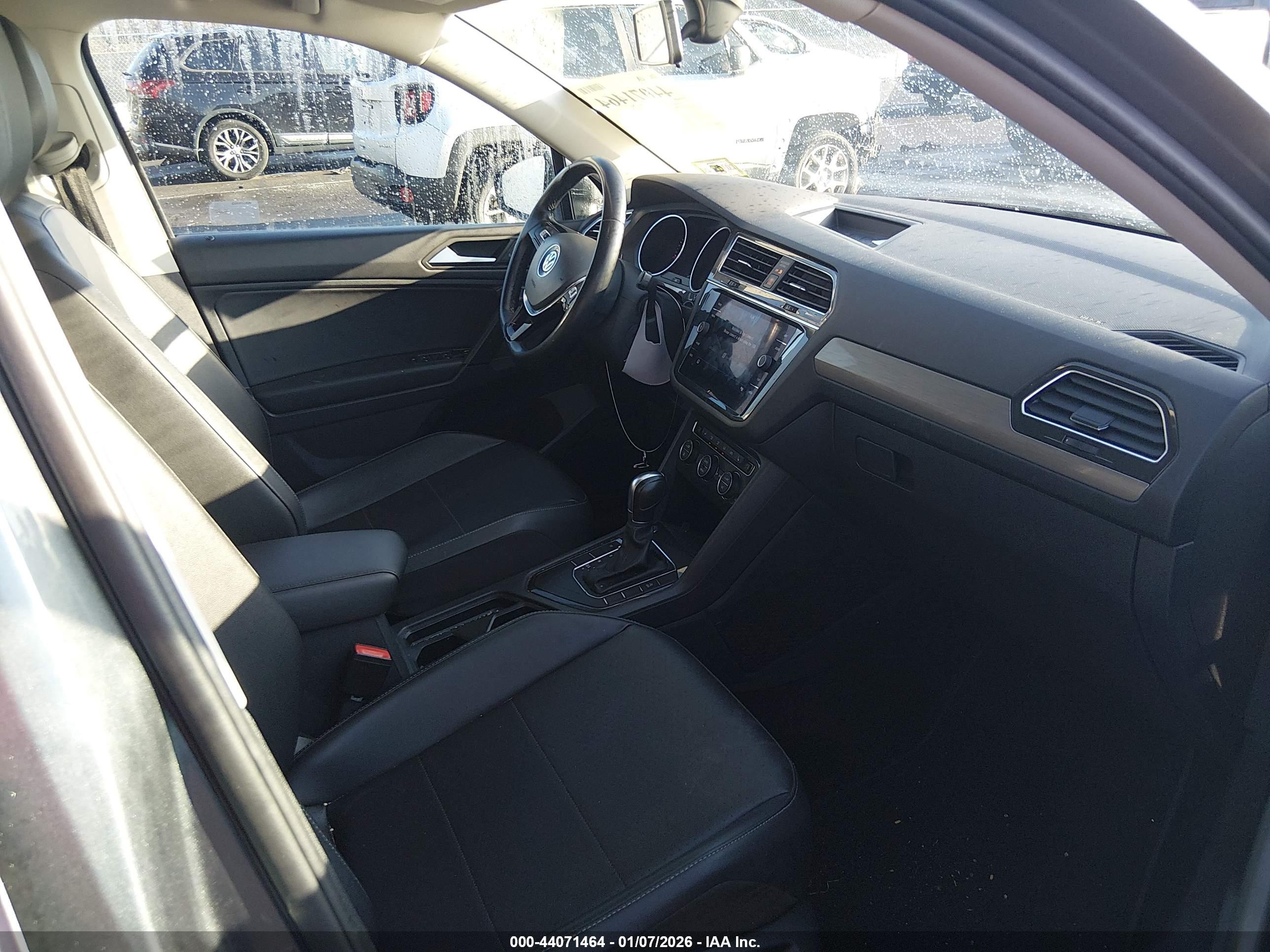 VOLKSWAGEN TIGUAN image 5
