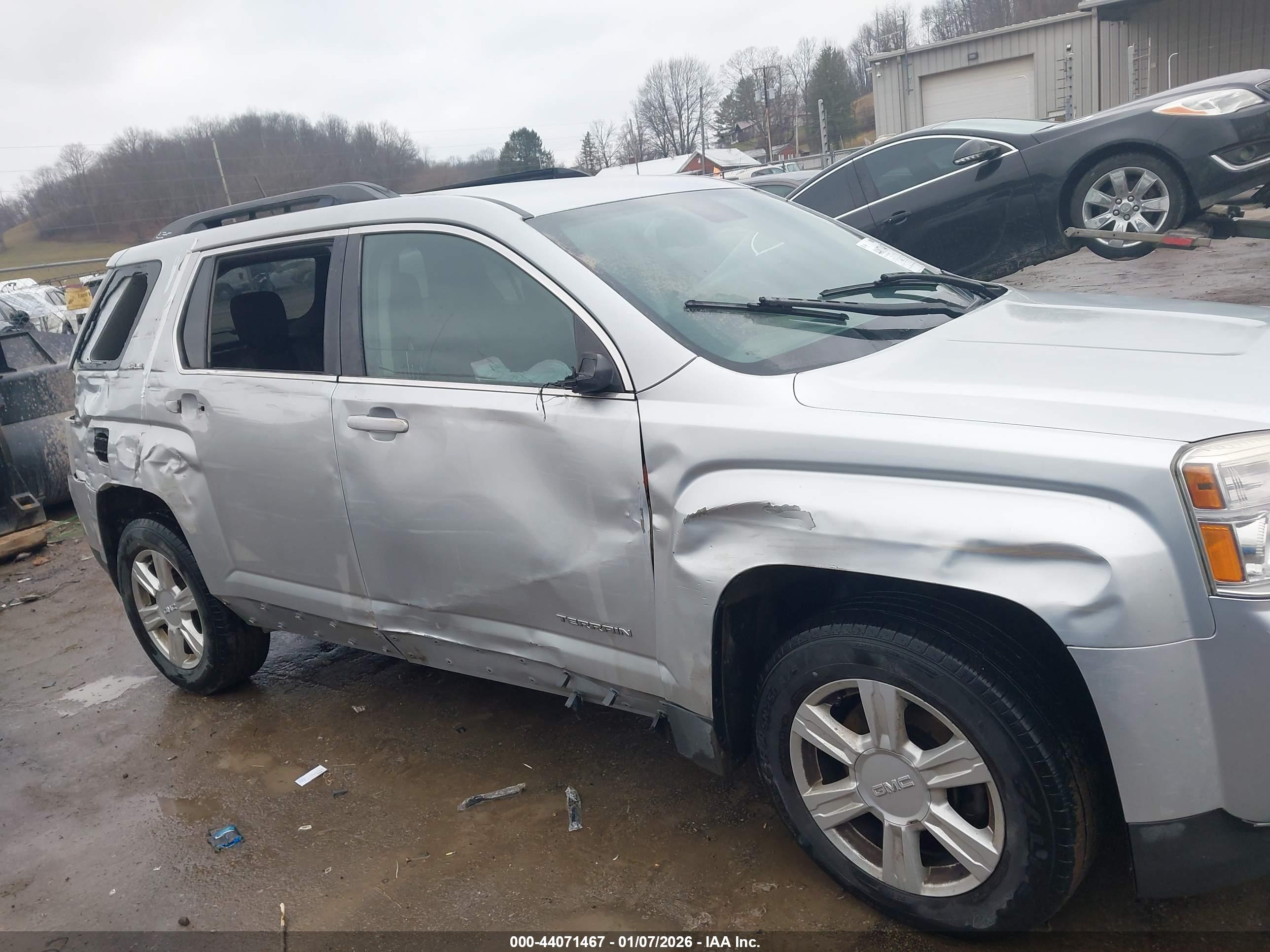 GMC TERRAIN image 6