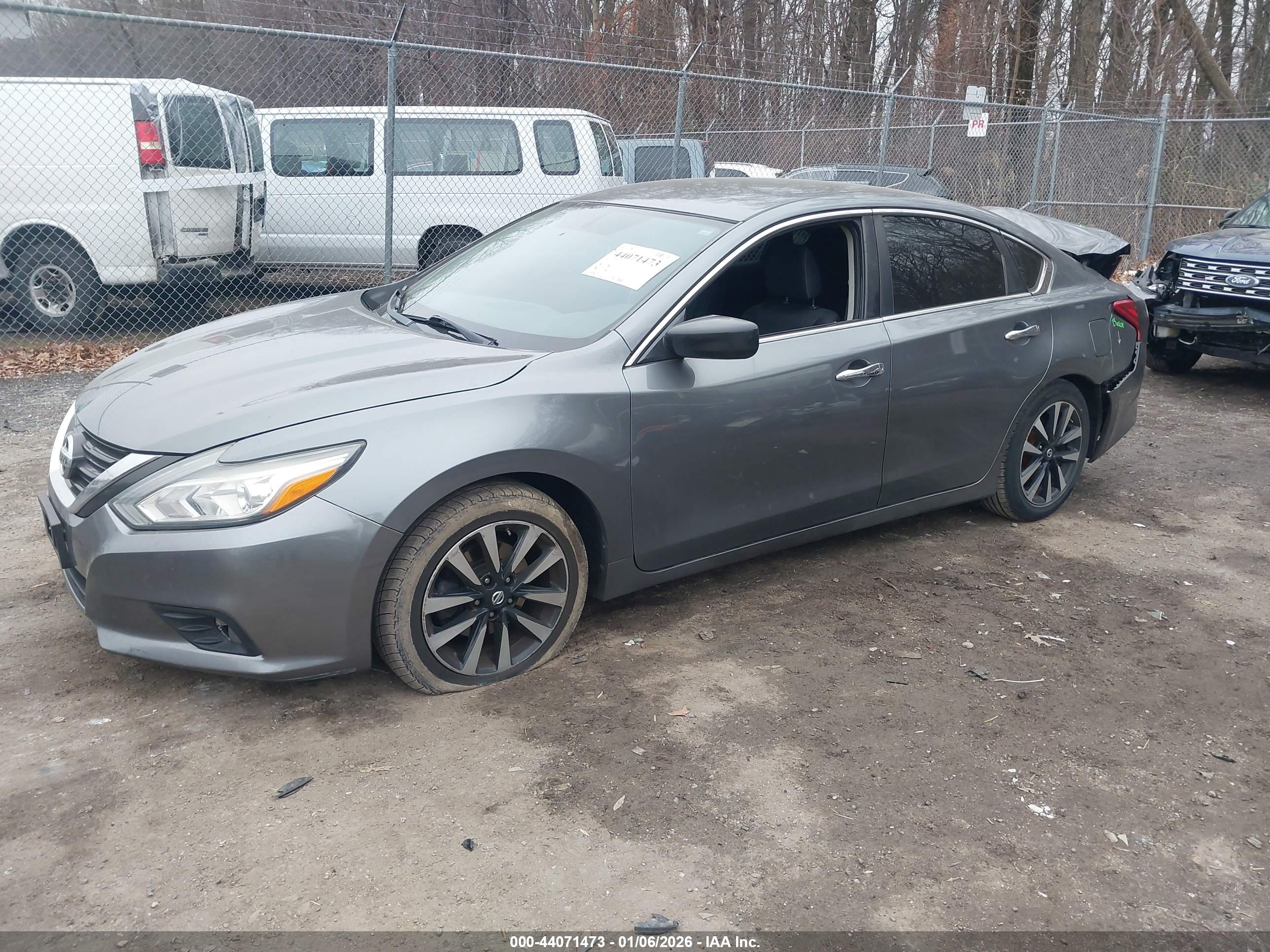 NISSAN ALTIMA image 2