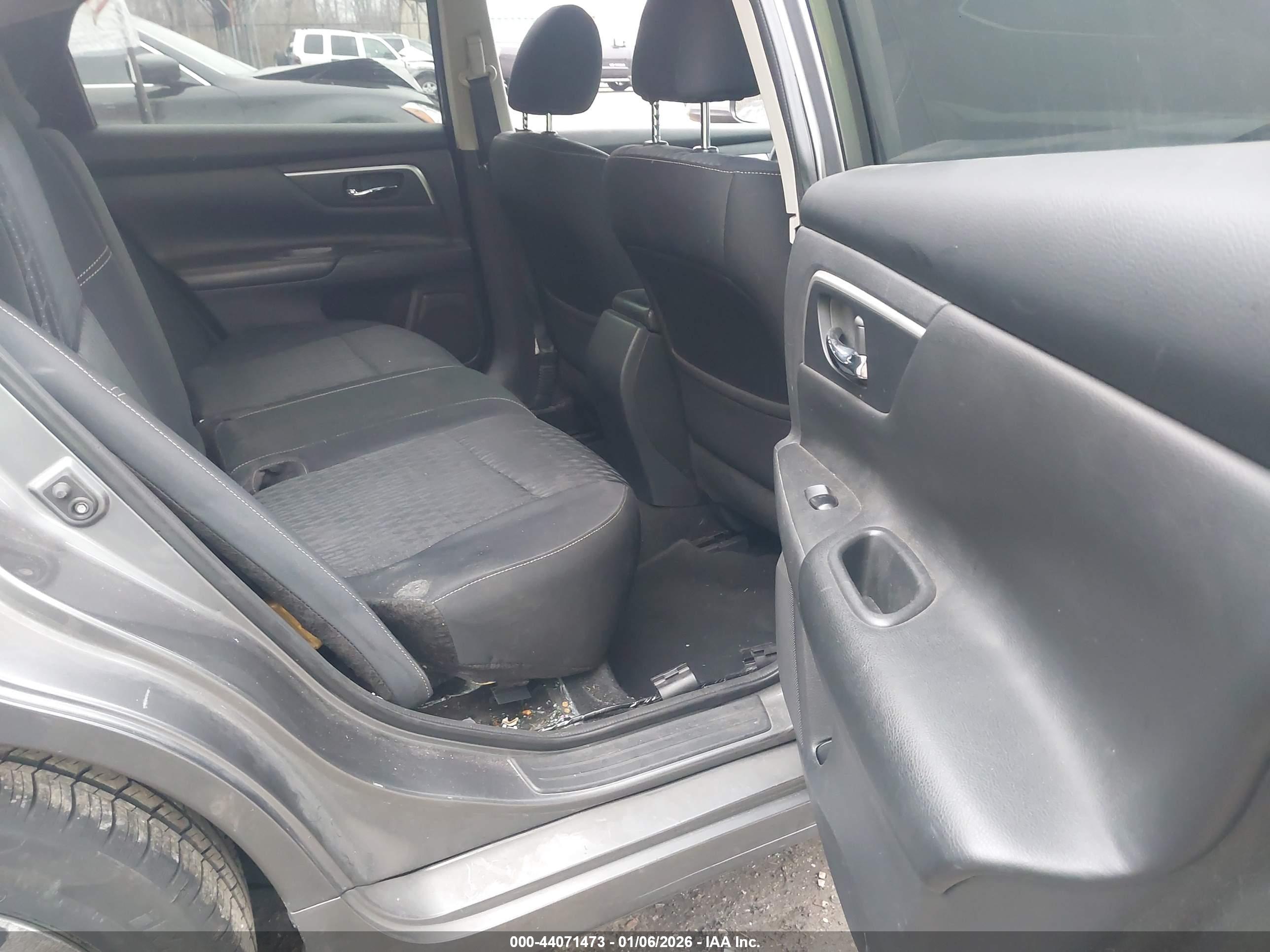 NISSAN ALTIMA image 8