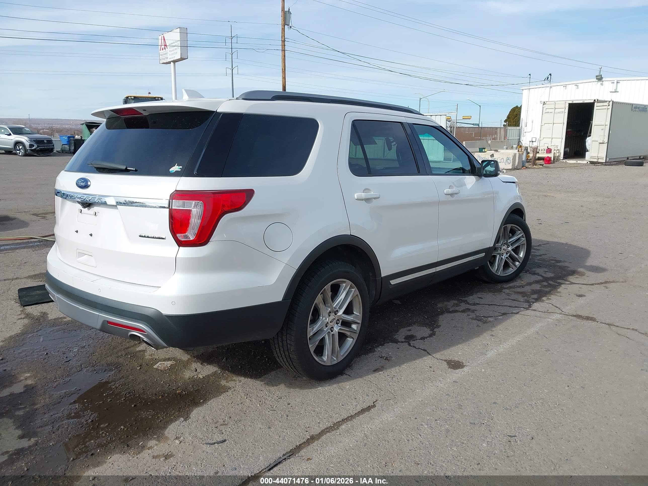 FORD EXPLORER image 4