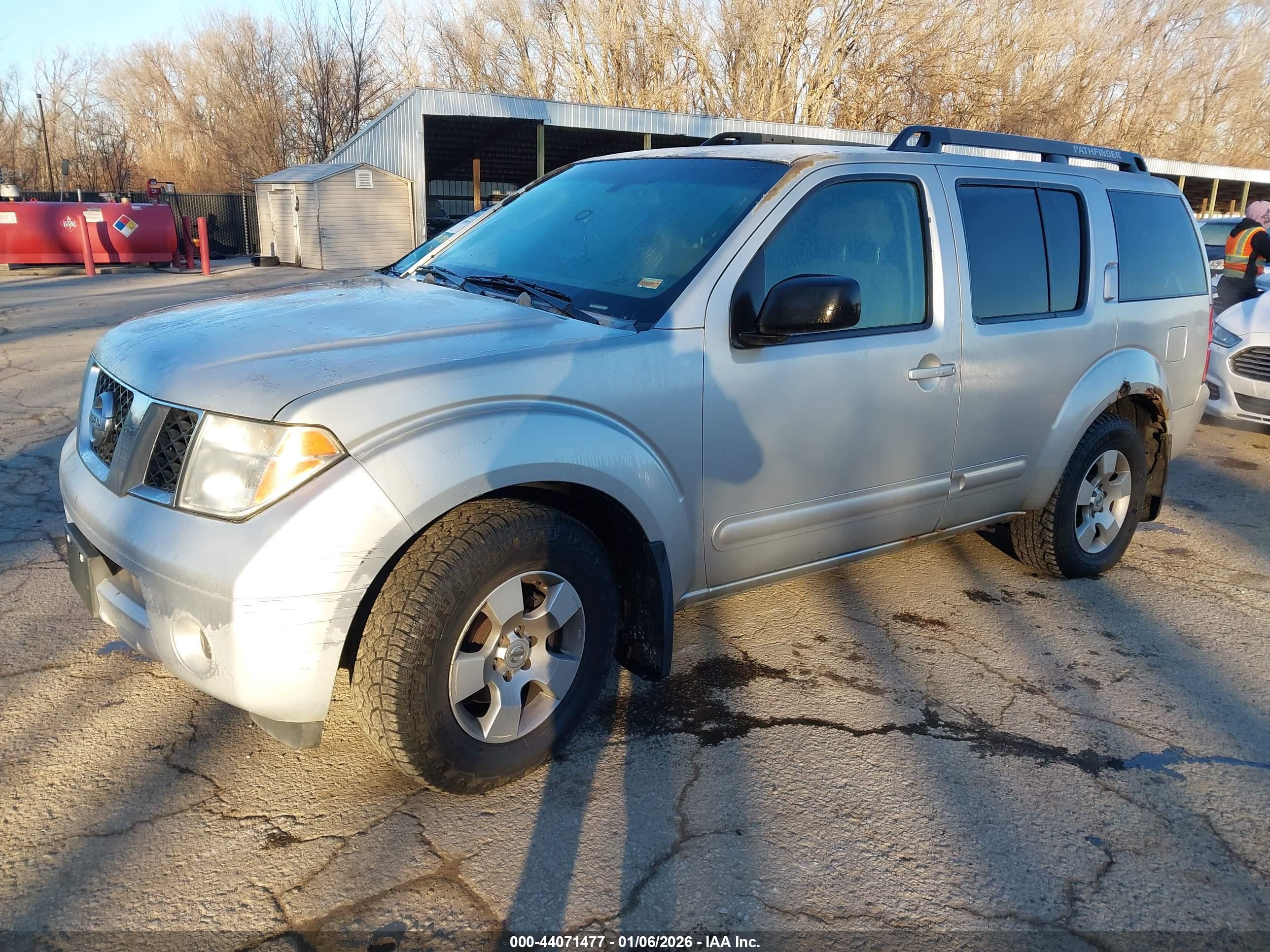 NISSAN PATHFINDER image 2