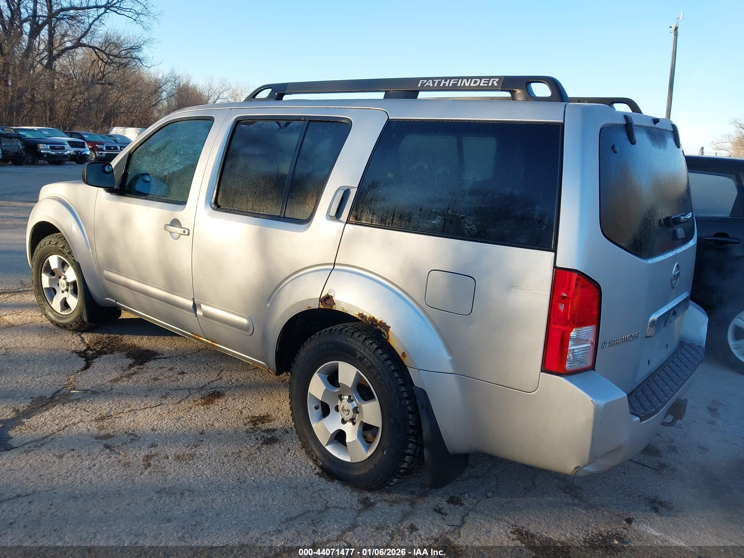 NISSAN PATHFINDER image 3