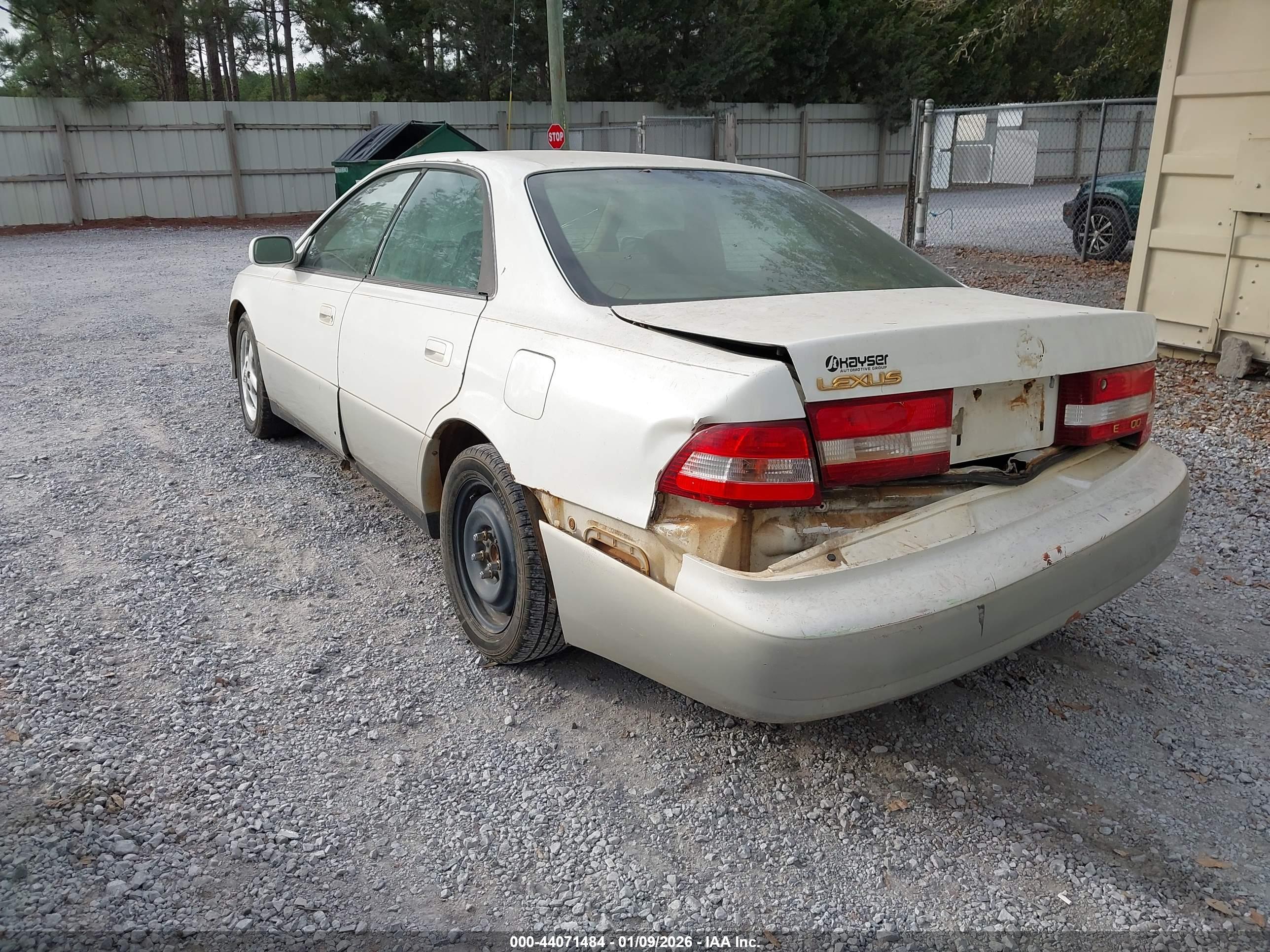 LEXUS ES image 3