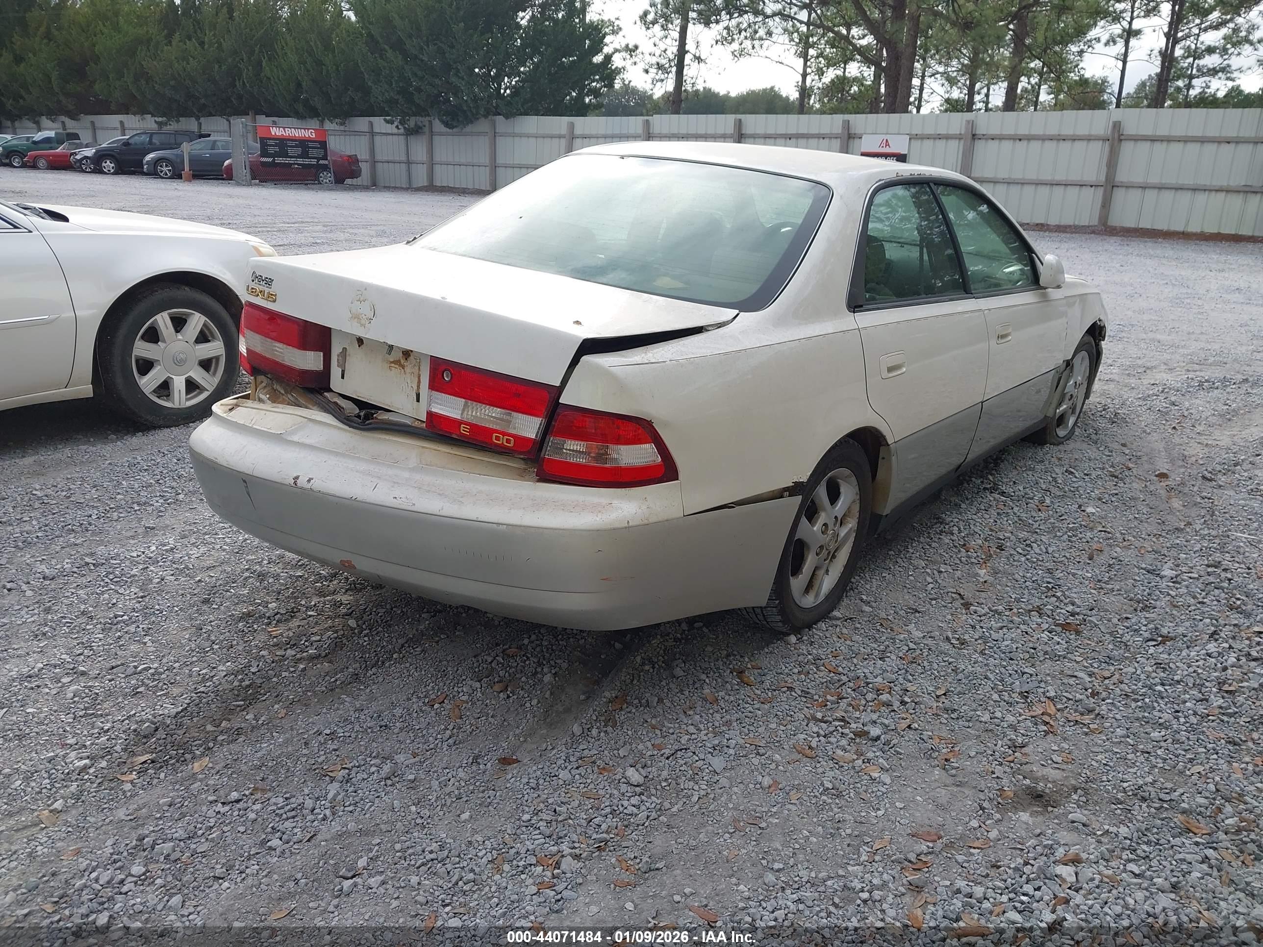LEXUS ES image 4