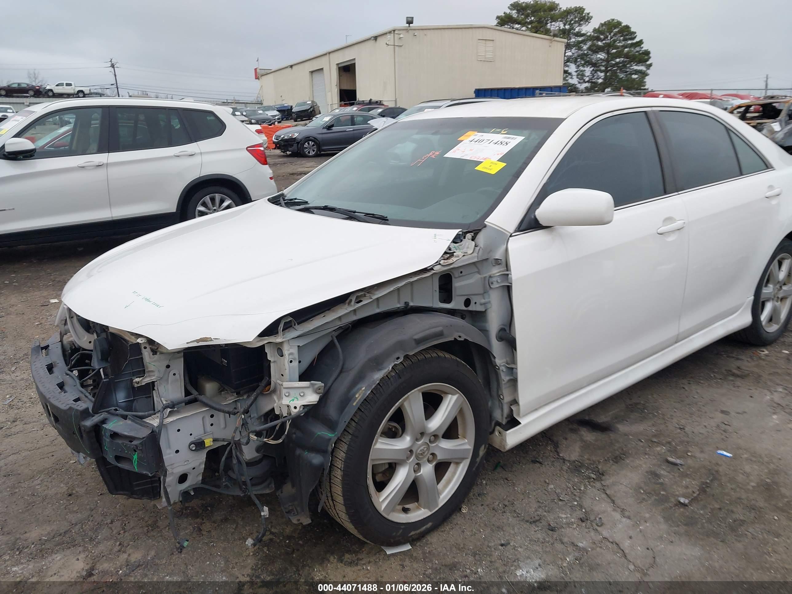 TOYOTA CAMRY image 6