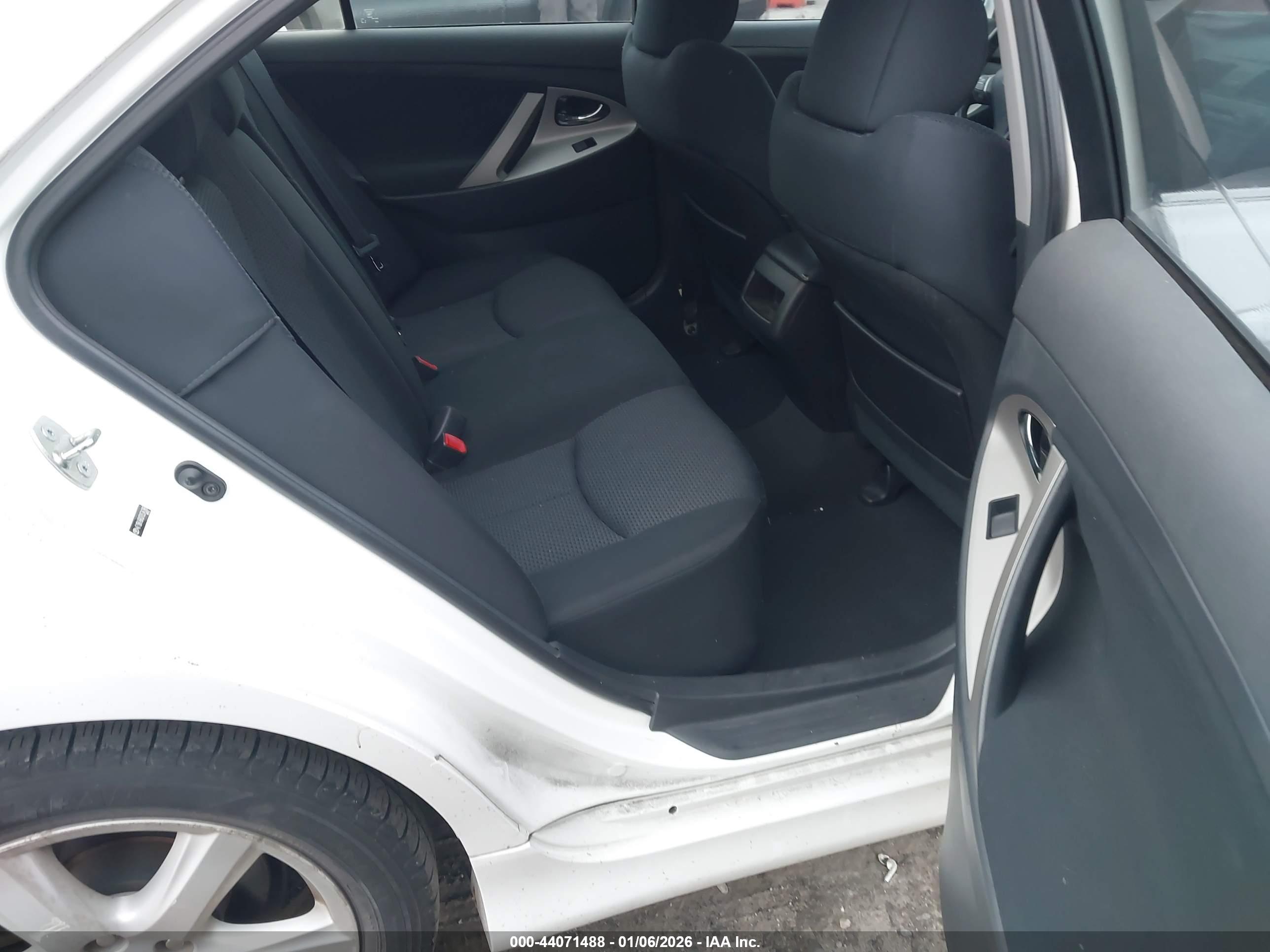 TOYOTA CAMRY image 8