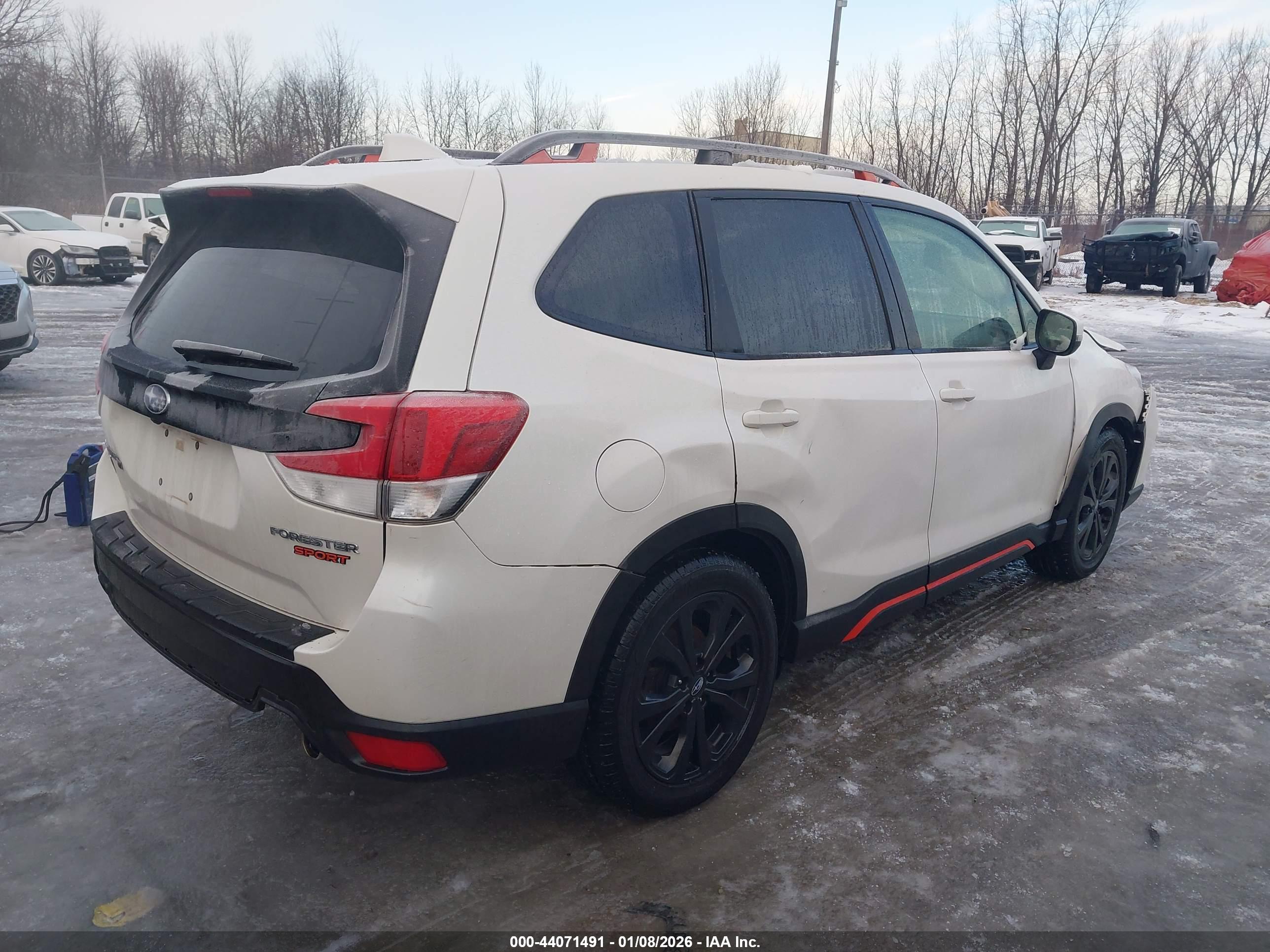 SUBARU FORESTER image 4