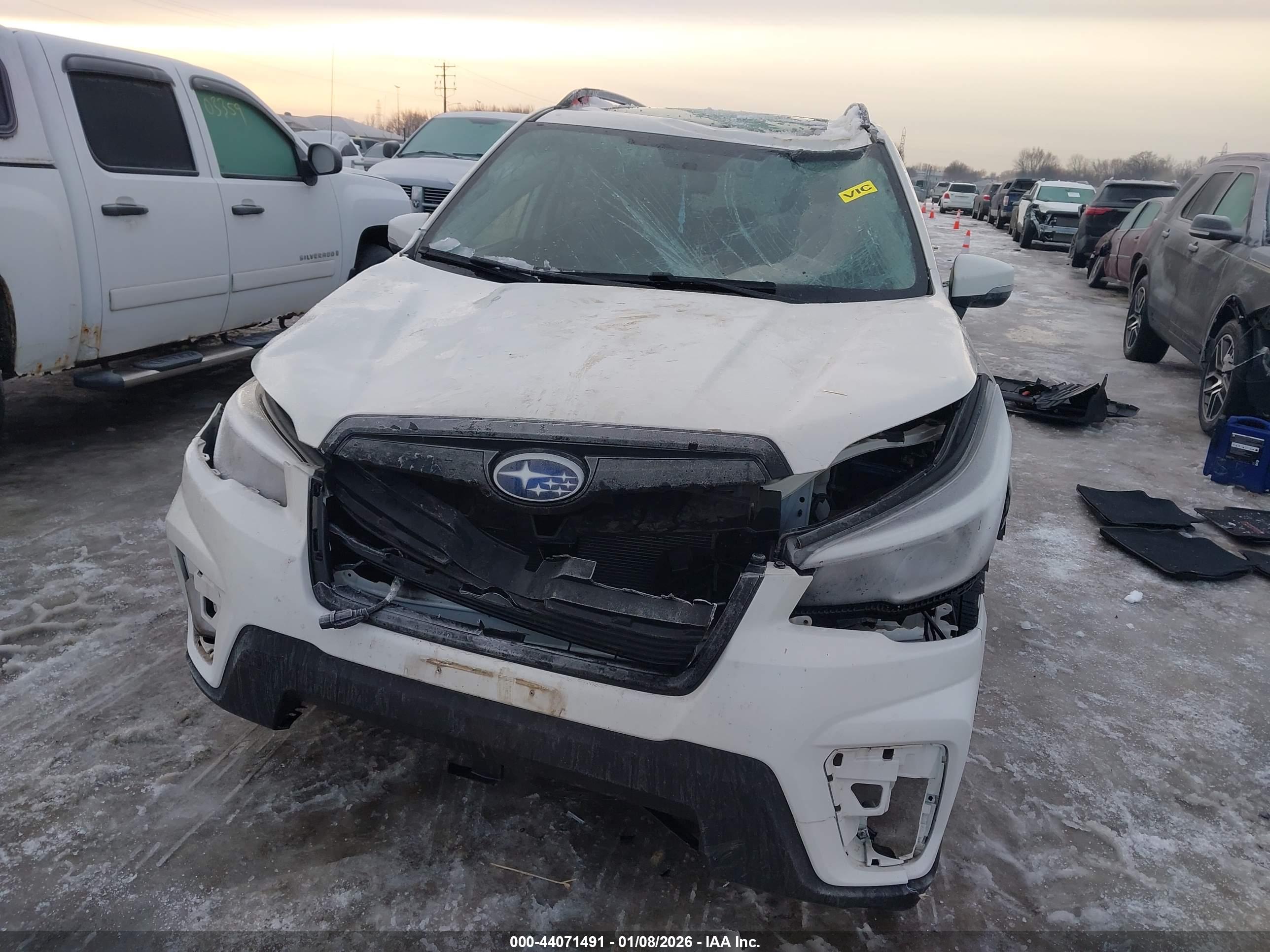 SUBARU FORESTER image 6