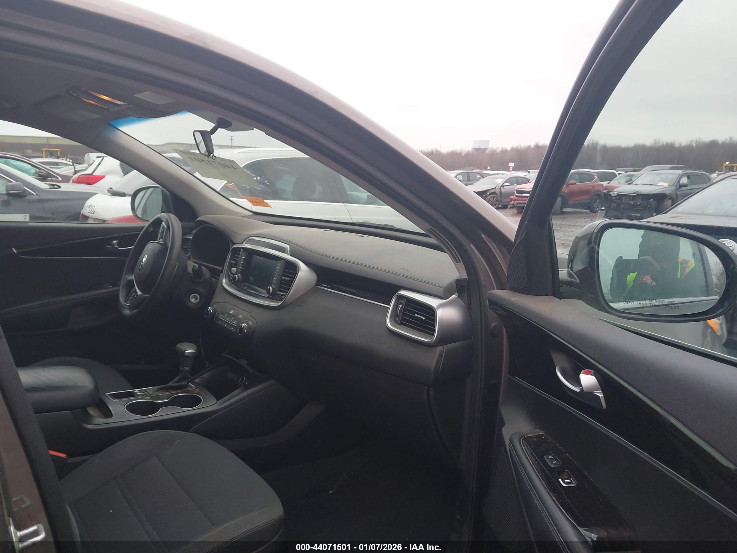 KIA SORENTO image 5