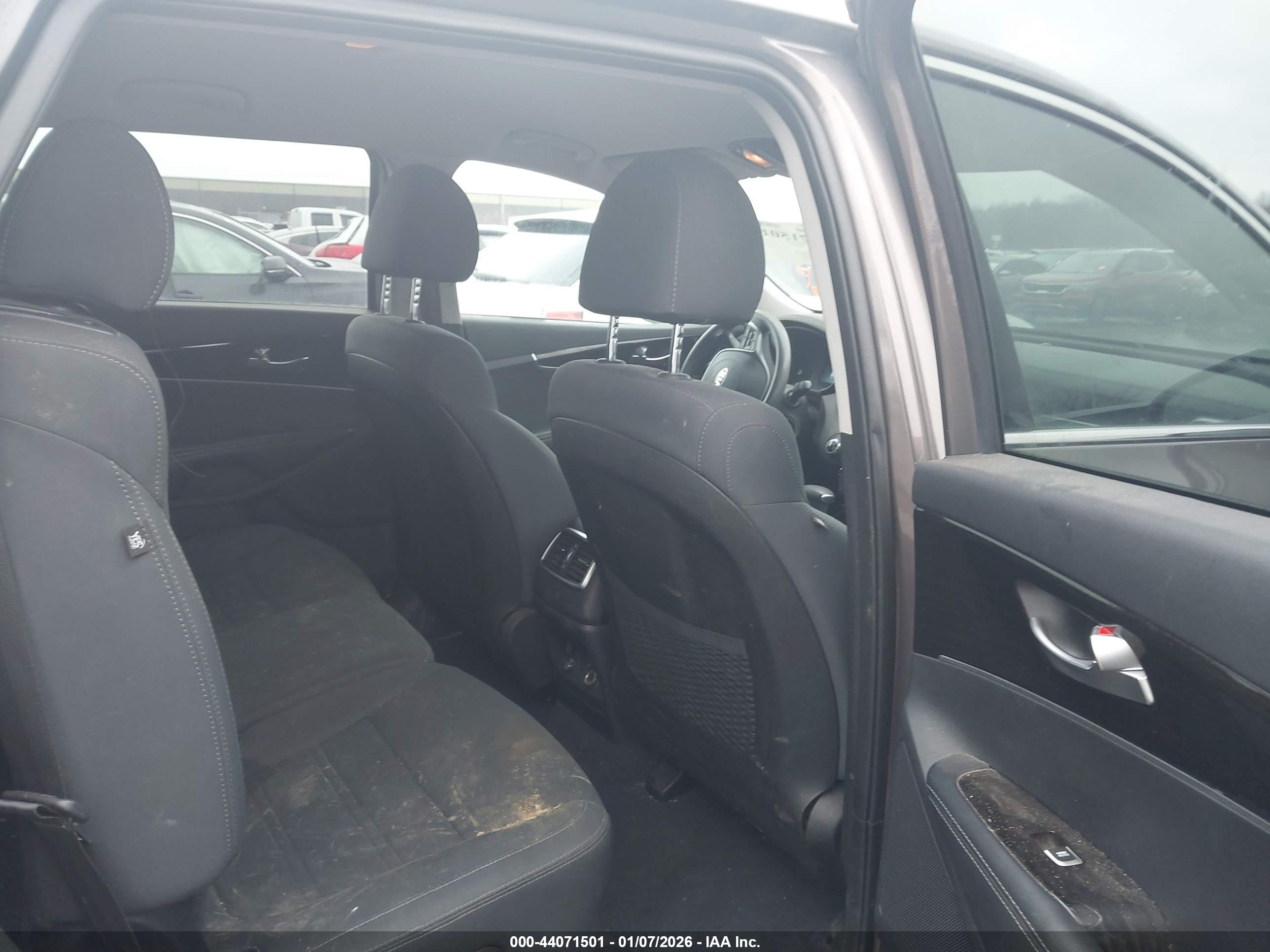 KIA SORENTO image 8