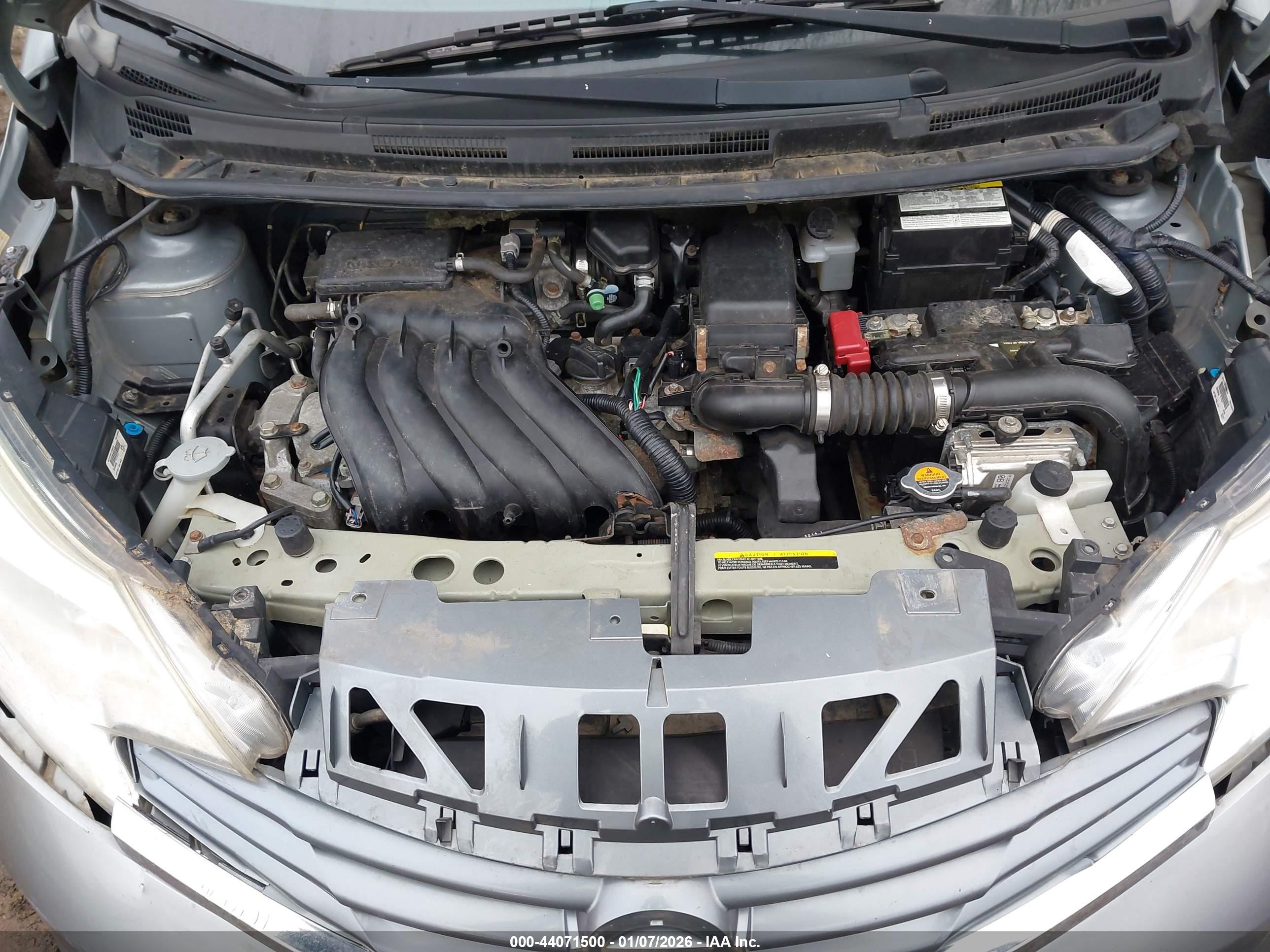 NISSAN VERSA image 10