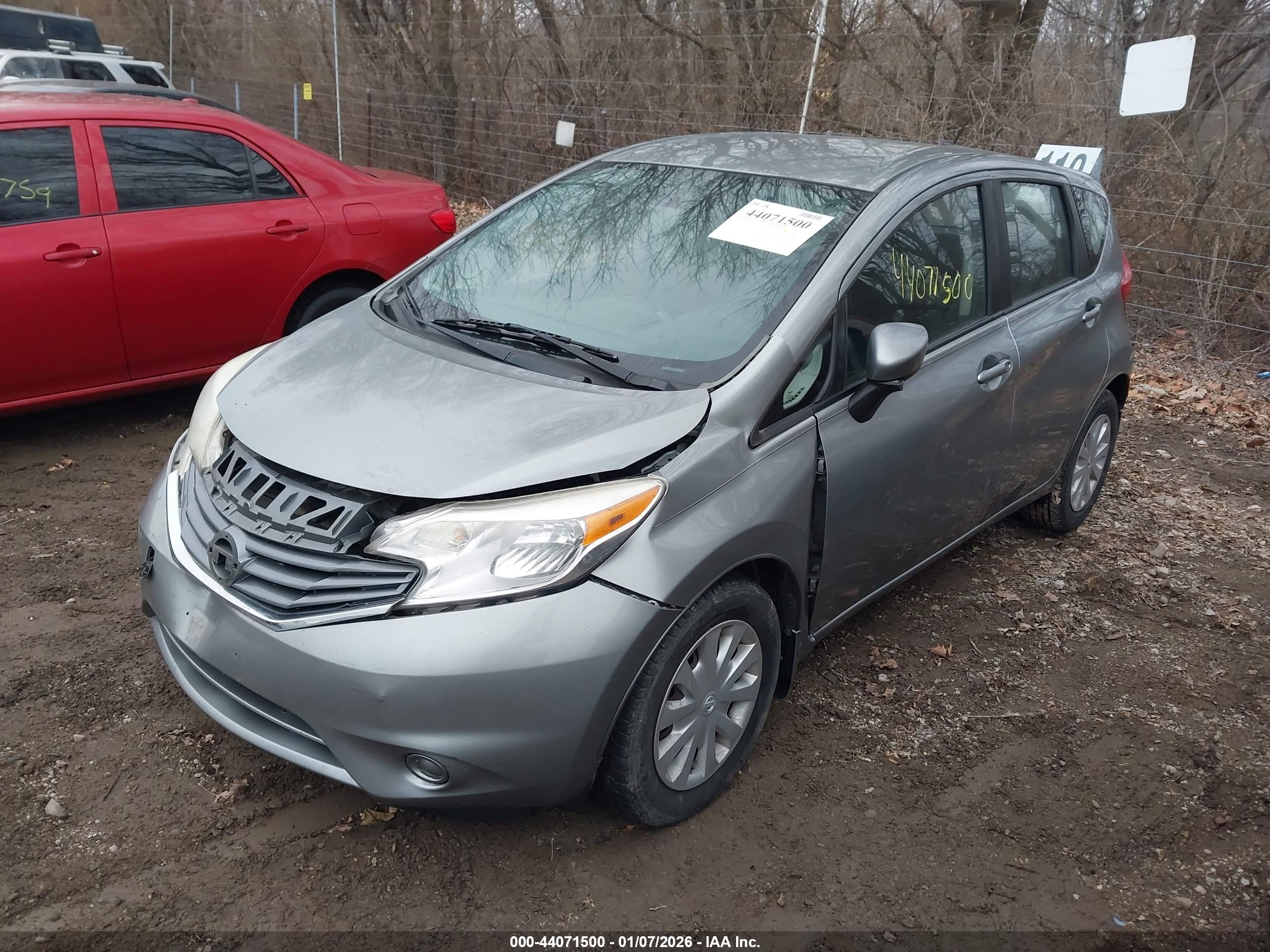 NISSAN VERSA image 2