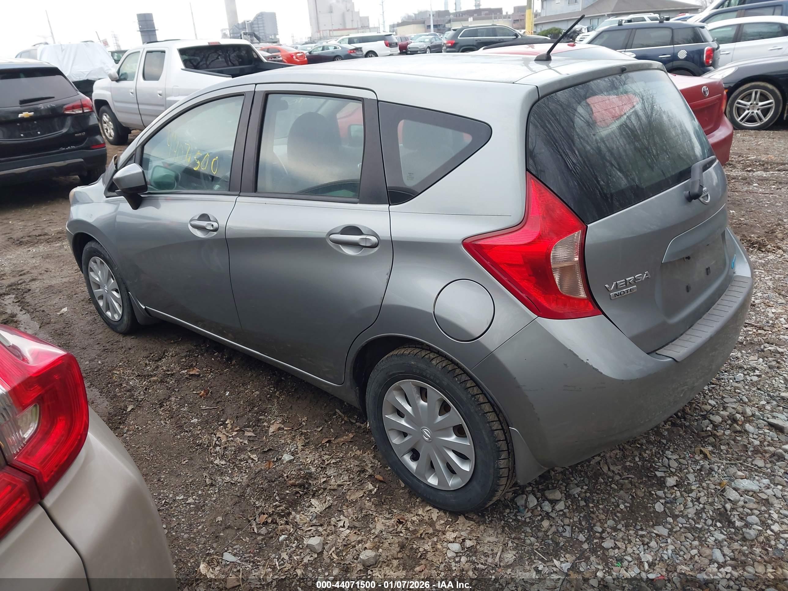 NISSAN VERSA image 3